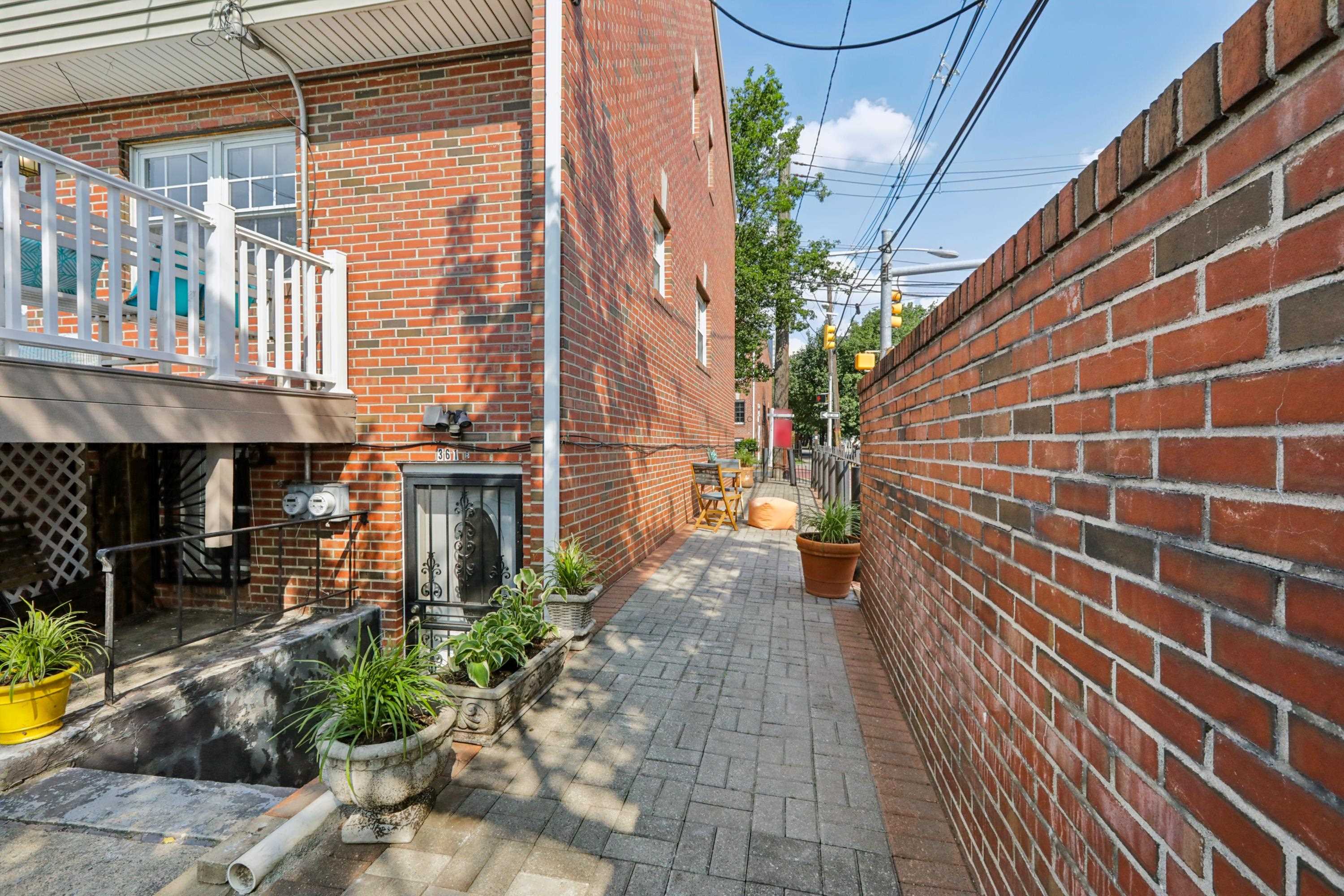 361 MONMOUTH ST