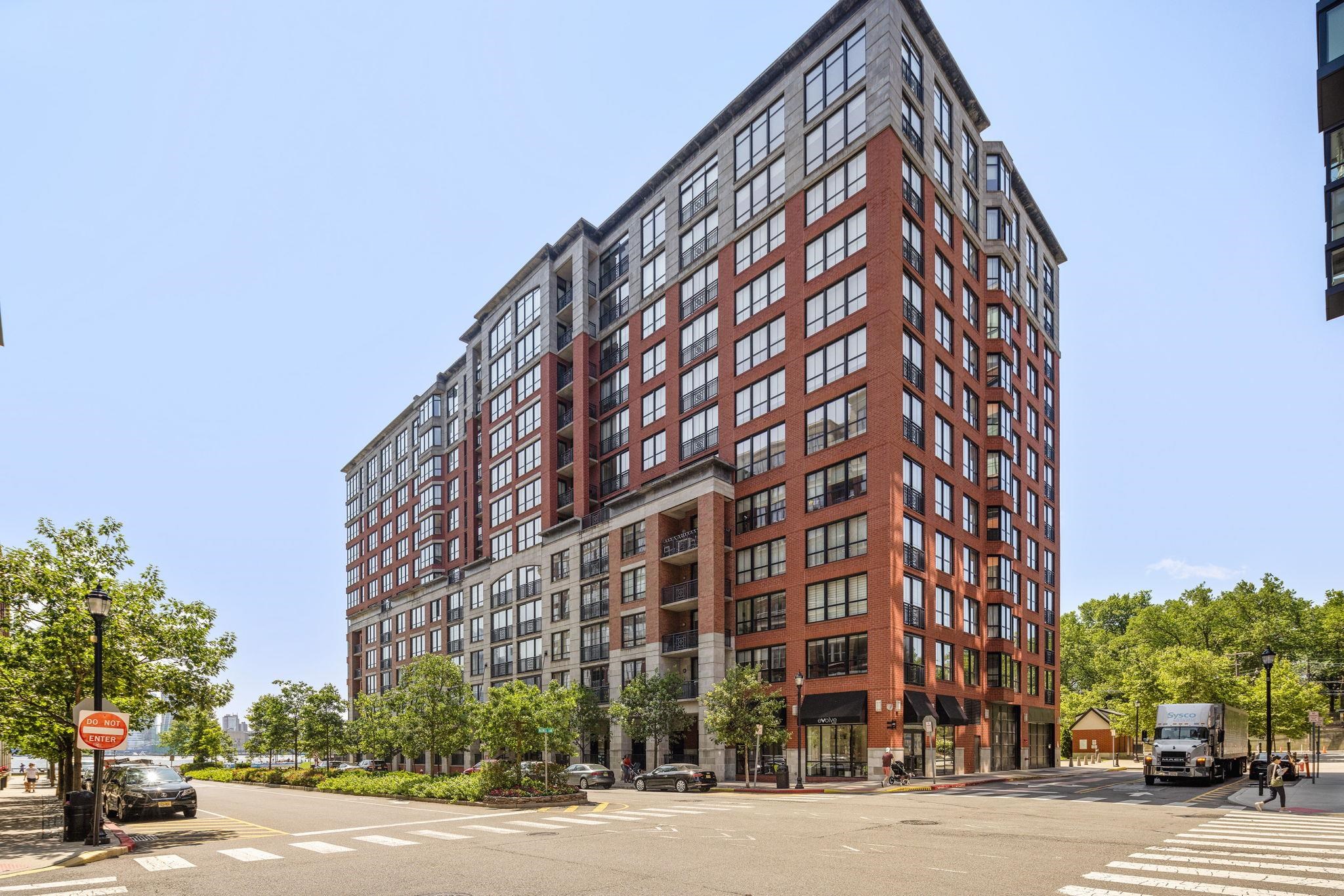 1025 MAXWELL LANE Unit: 906