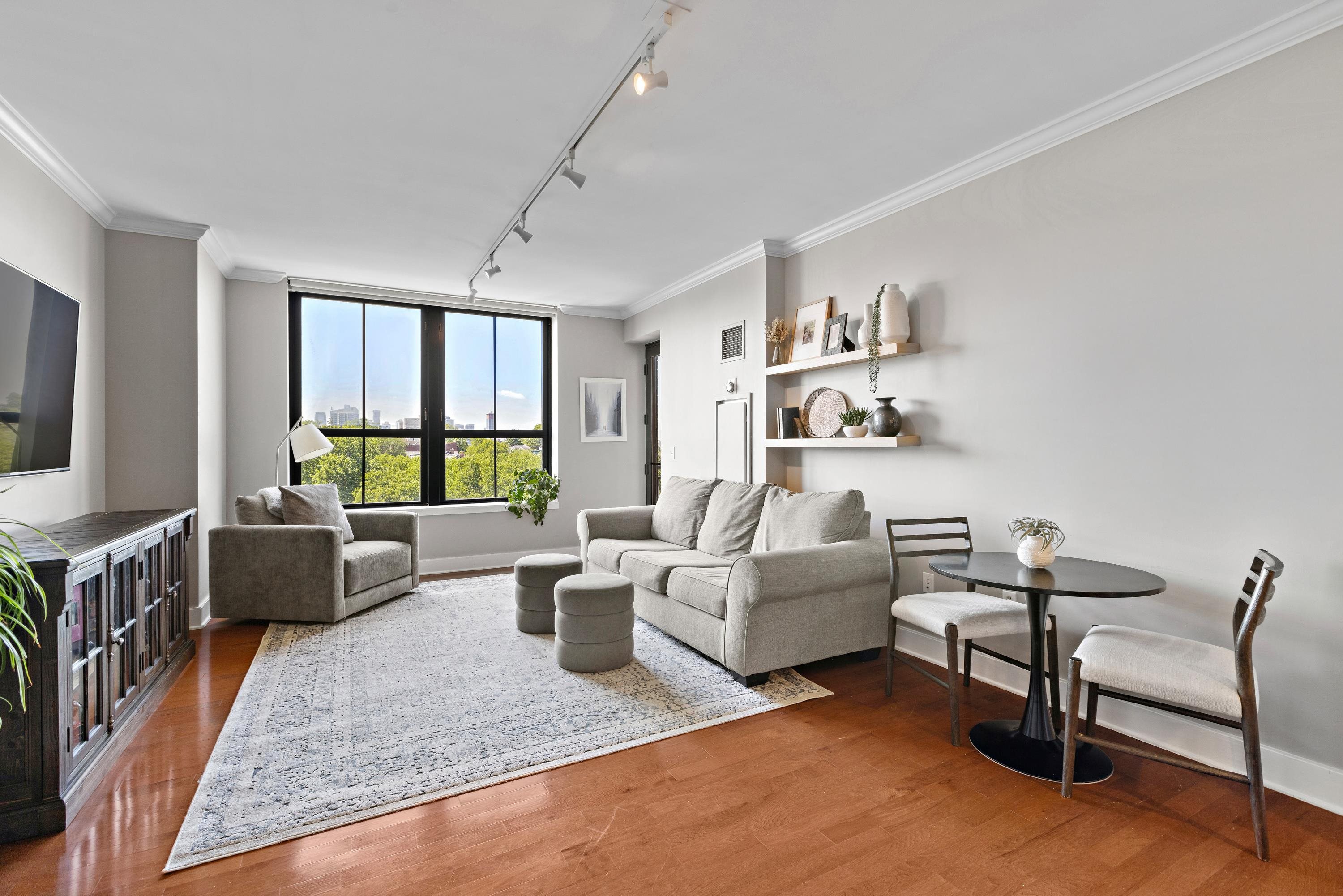 1025 MAXWELL LANE Unit: 906