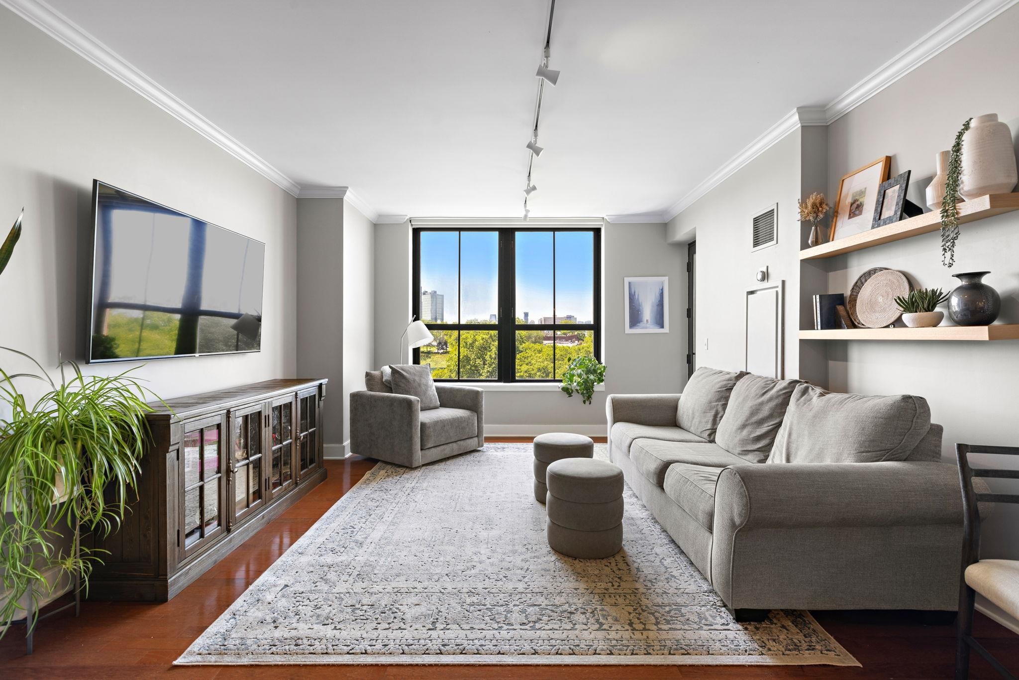 1025 MAXWELL LANE Unit: 906