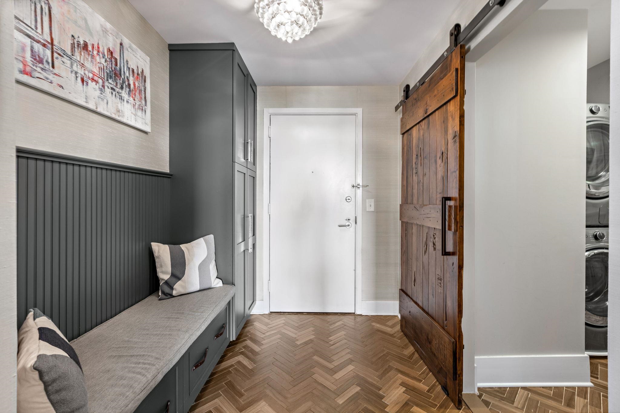 1025 MAXWELL LANE Unit: 906