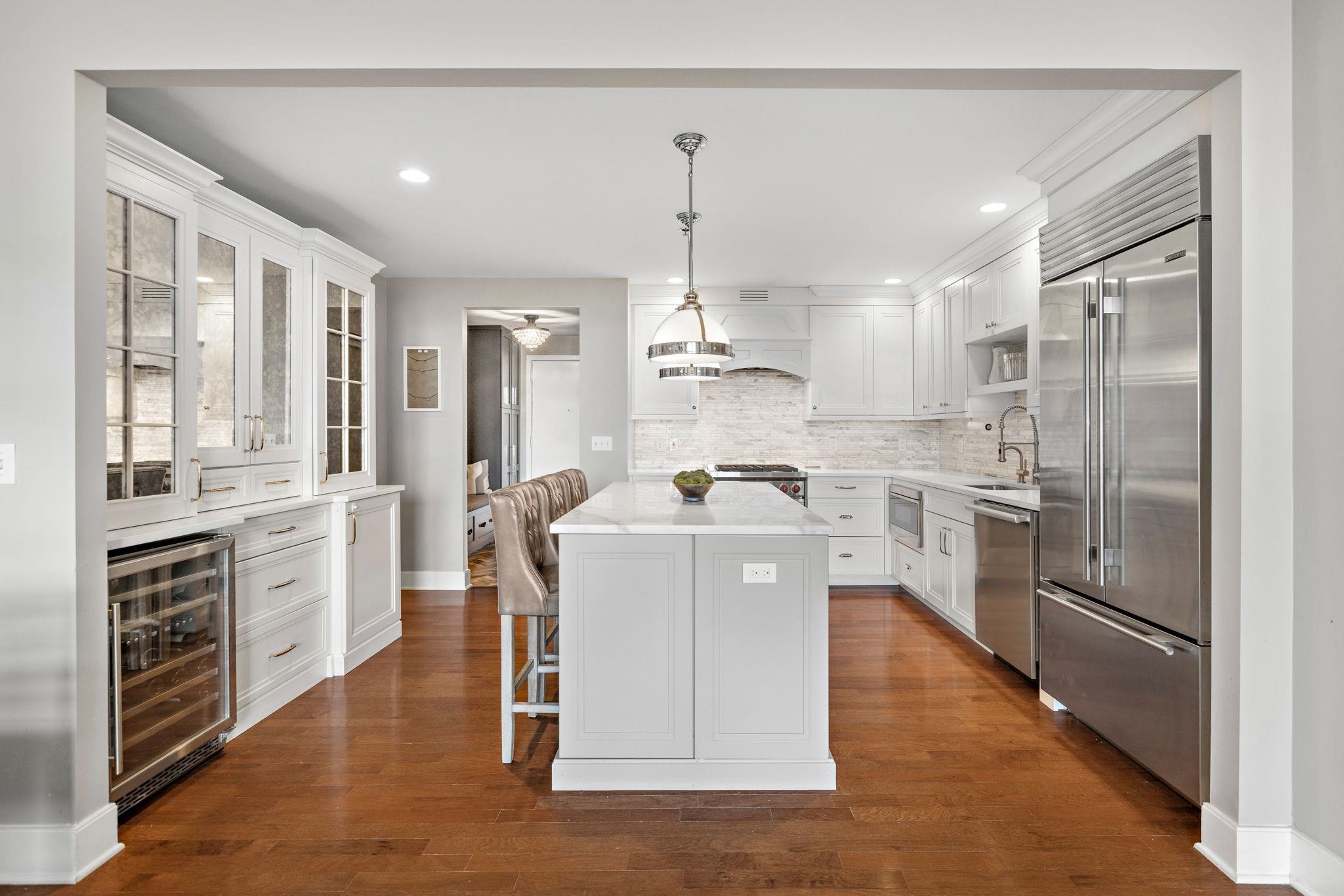 1025 MAXWELL LANE Unit: 906