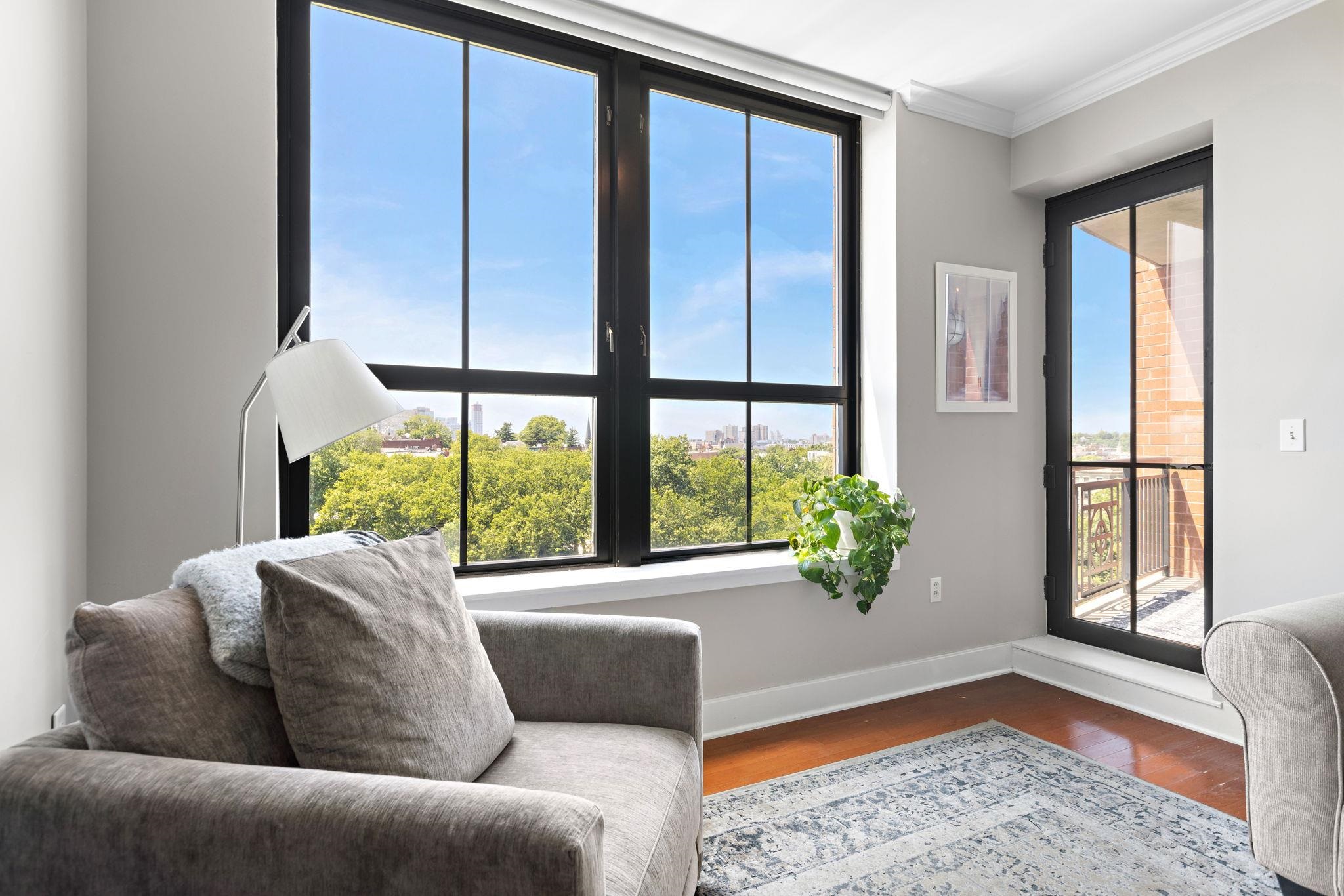 1025 MAXWELL LANE Unit: 906