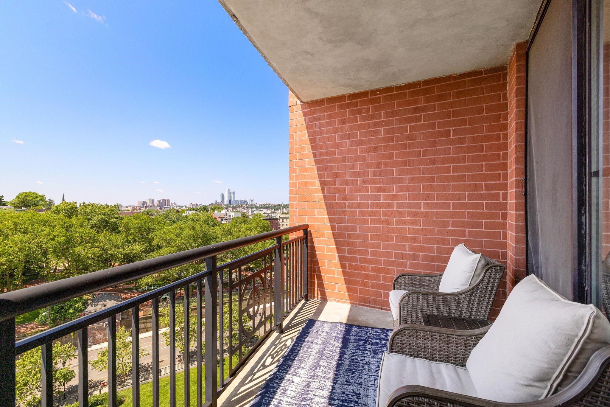 1025 MAXWELL LANE Unit: 906