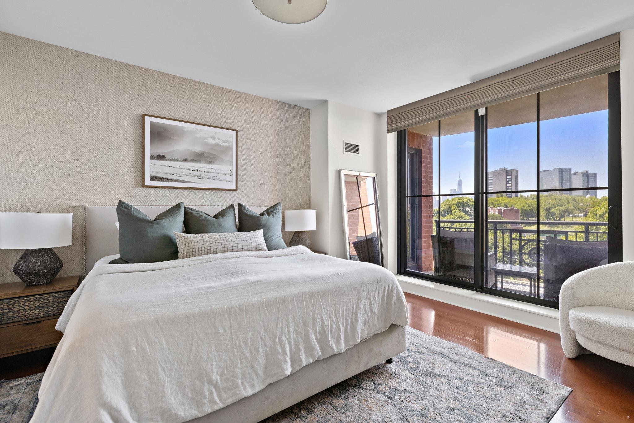 1025 MAXWELL LANE Unit: 906