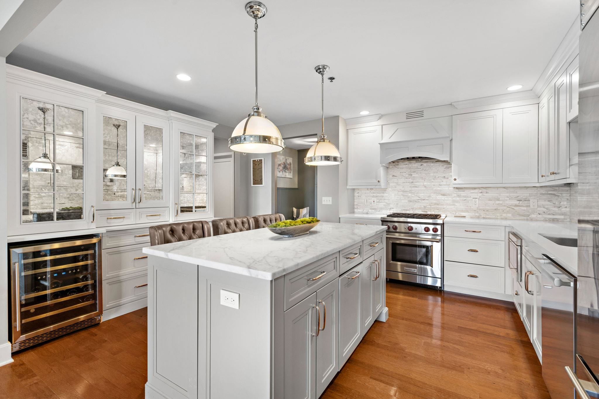 1025 MAXWELL LANE Unit: 906