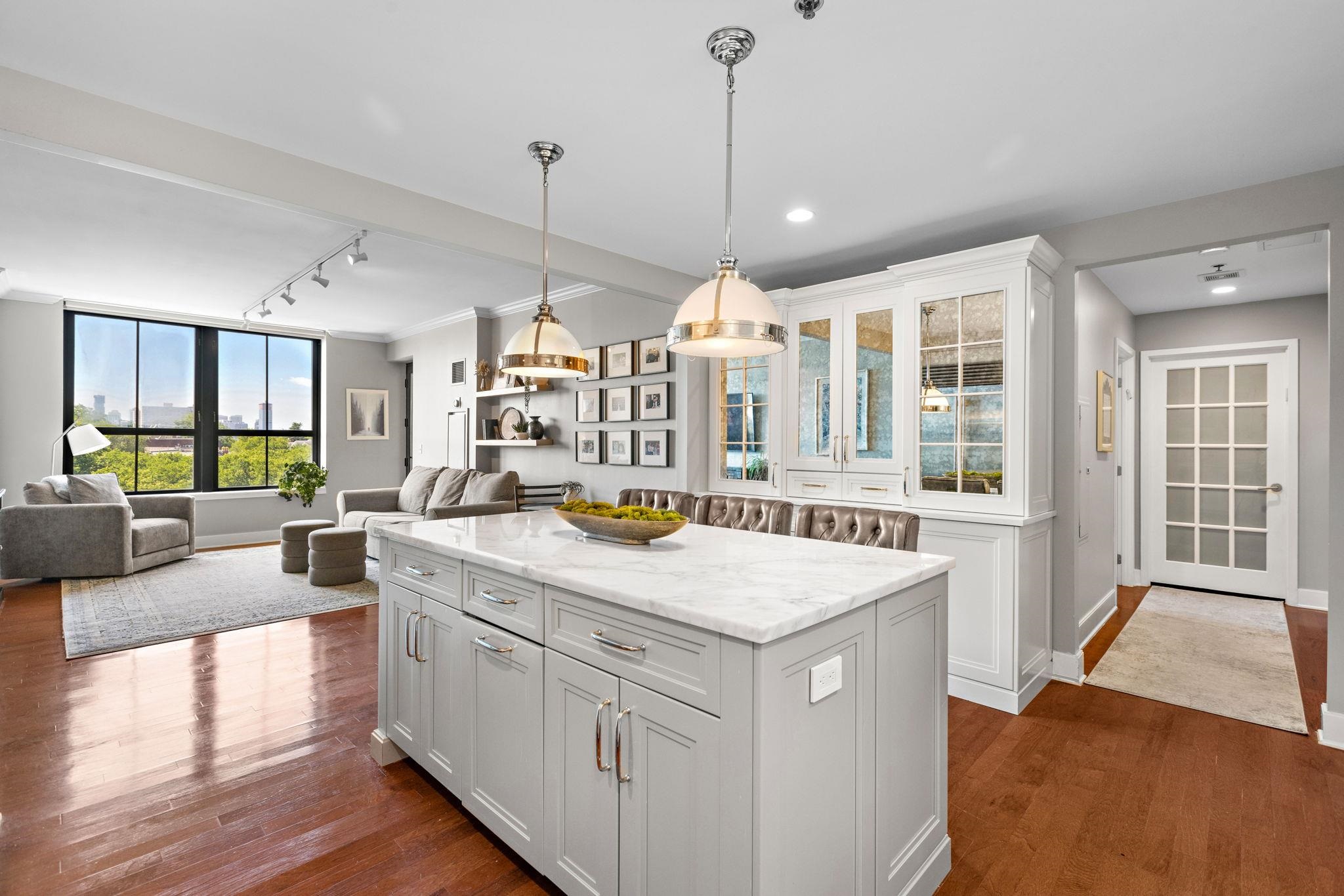 1025 MAXWELL LANE Unit: 906
