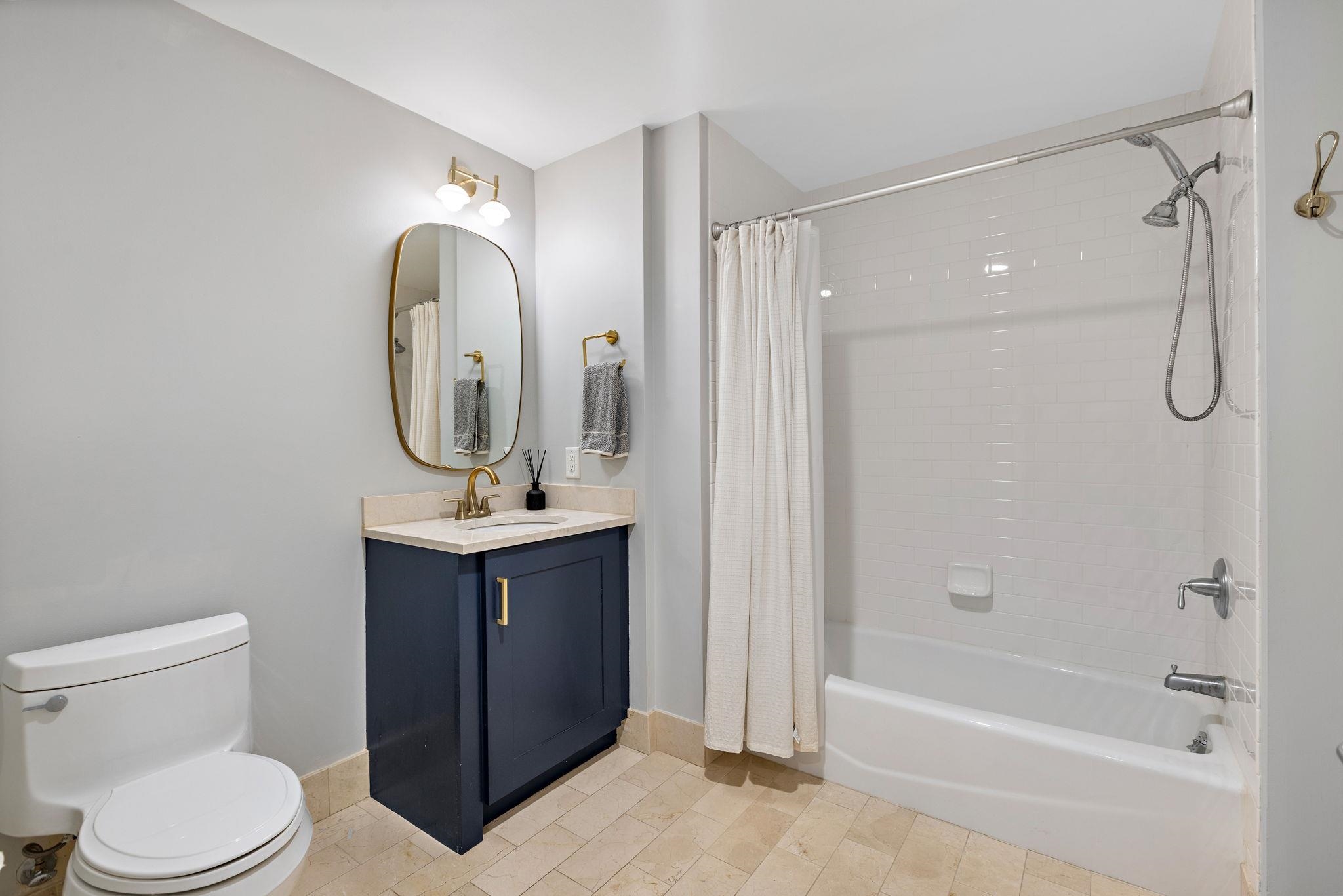 1025 MAXWELL LANE Unit: 906