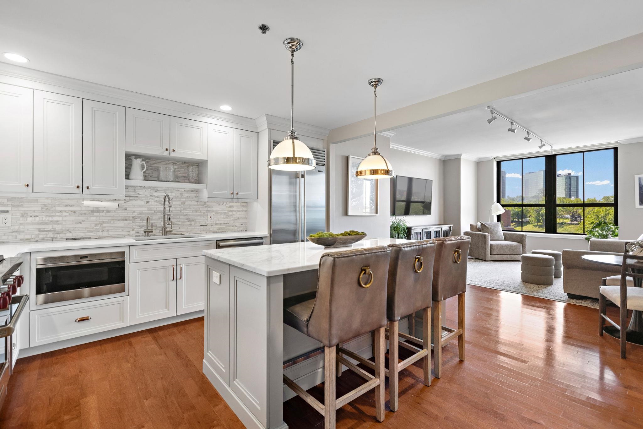1025 MAXWELL LANE Unit: 906