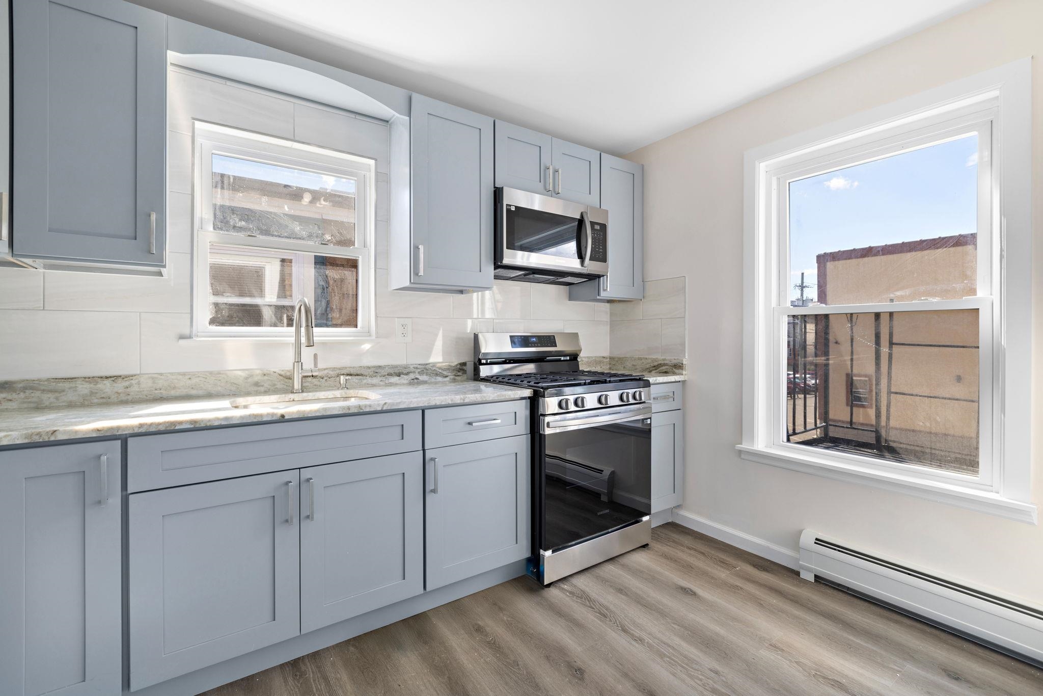35 W 23RD ST Unit: 72 A2