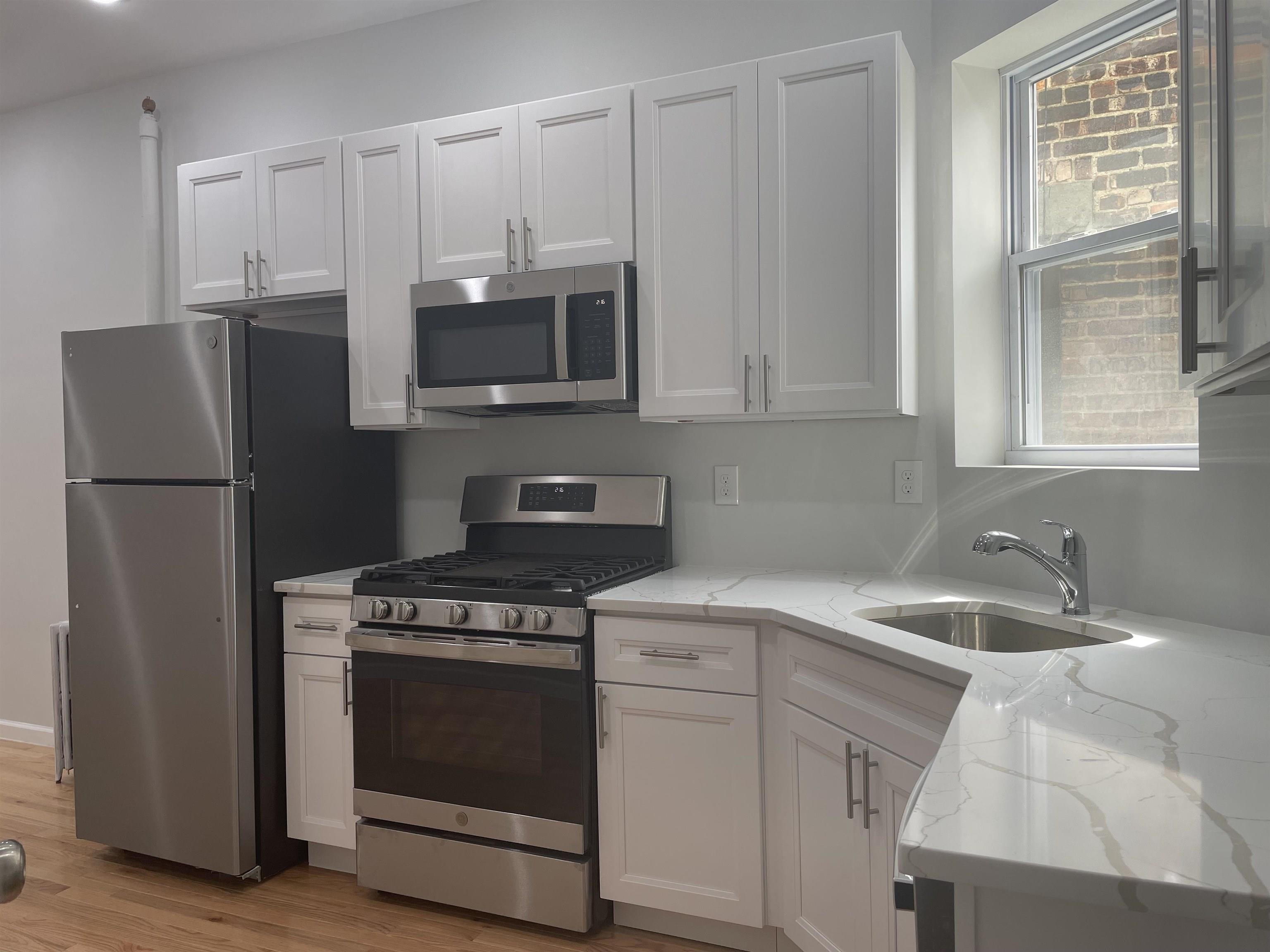 1619 PALISADE AVE Unit: 4L