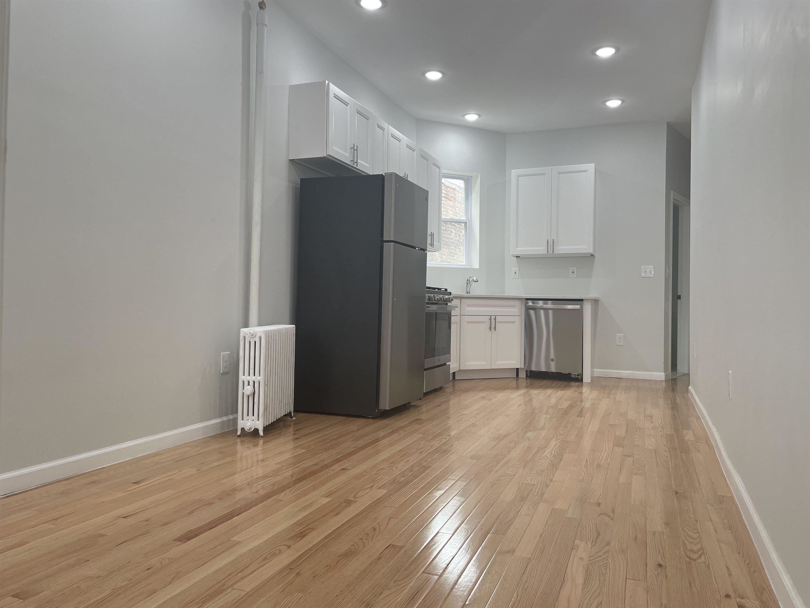 1619 PALISADE AVE Unit: 4L