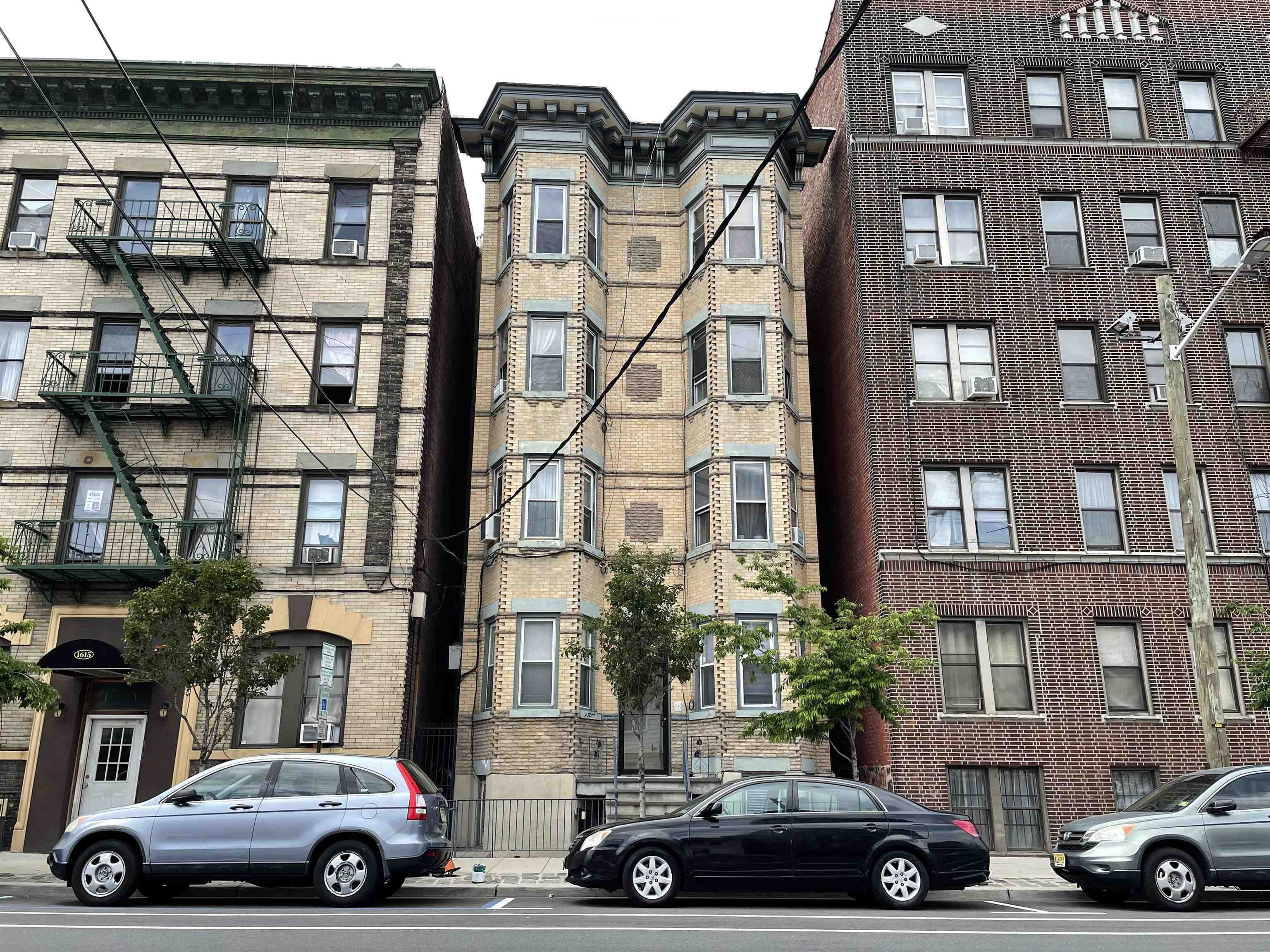 1619 PALISADE AVE Unit: 4L