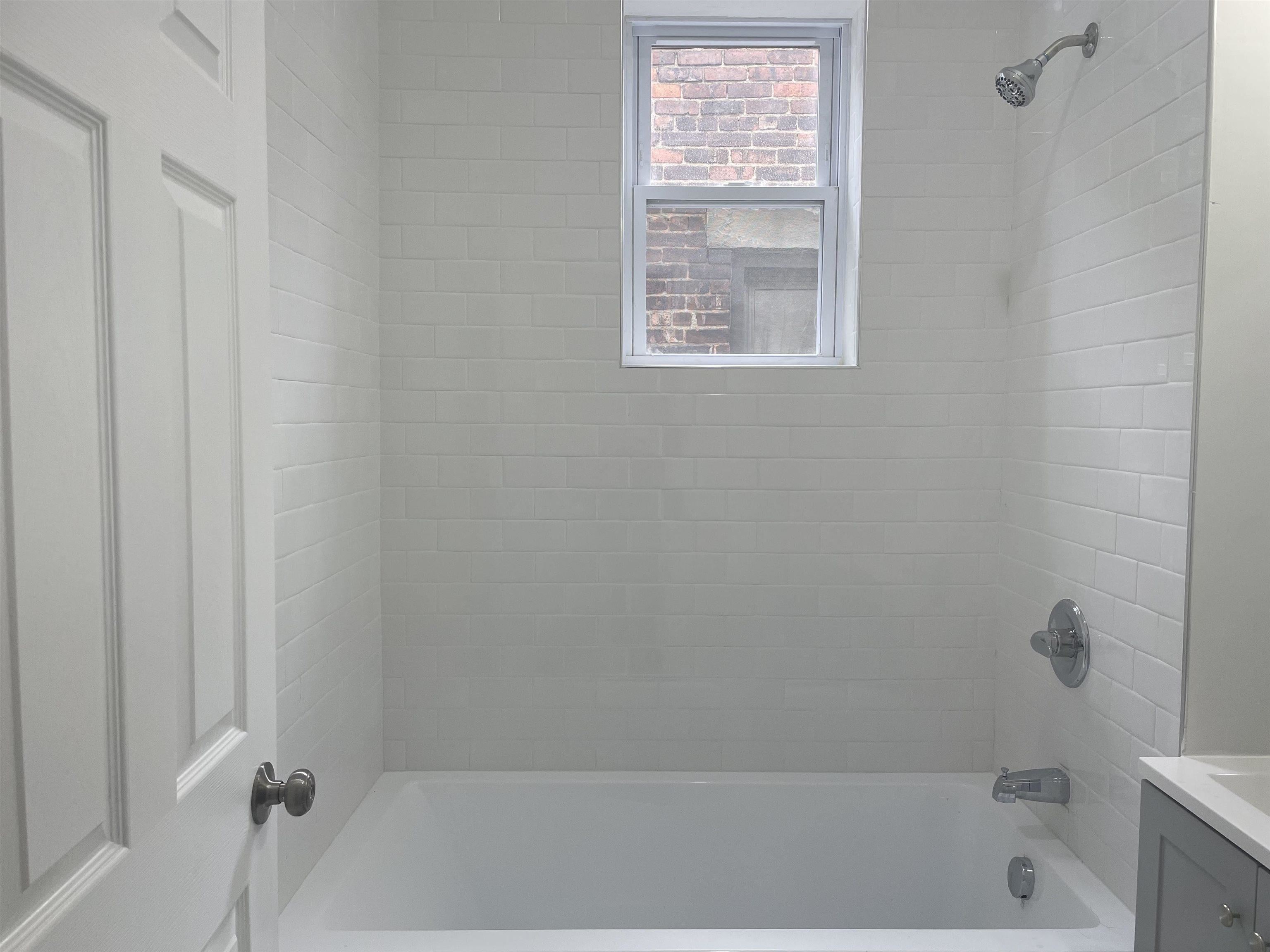 1619 PALISADE AVE Unit: 4L