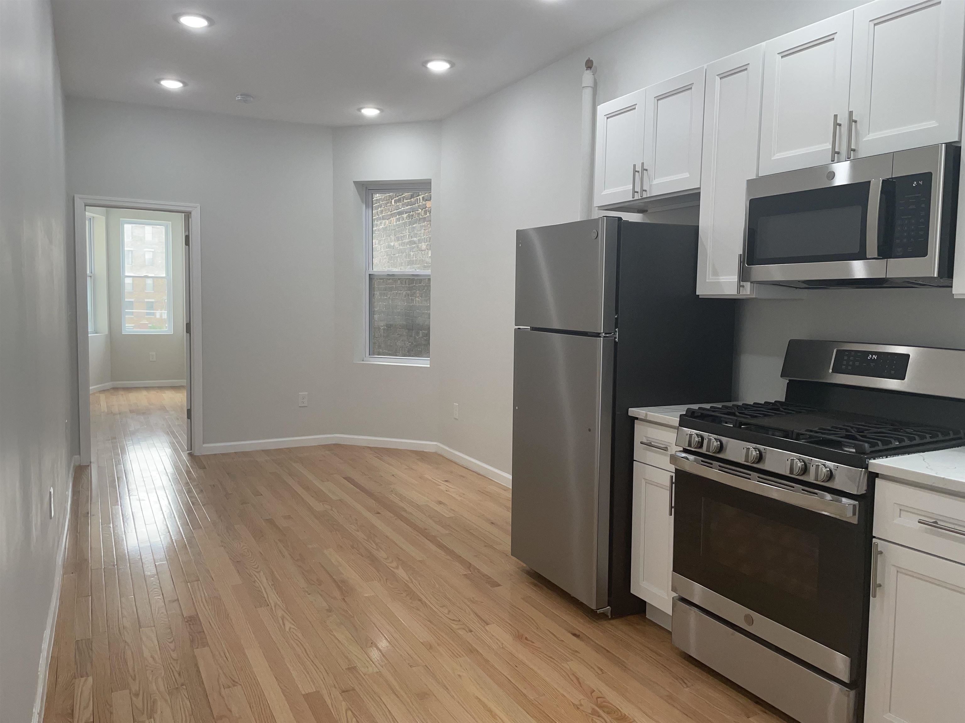 1619 PALISADE AVE Unit: 4L
