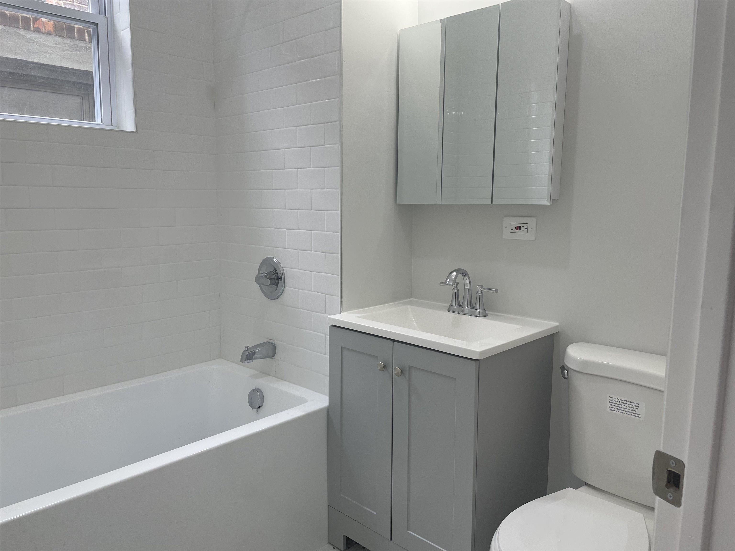 1619 PALISADE AVE Unit: 4L