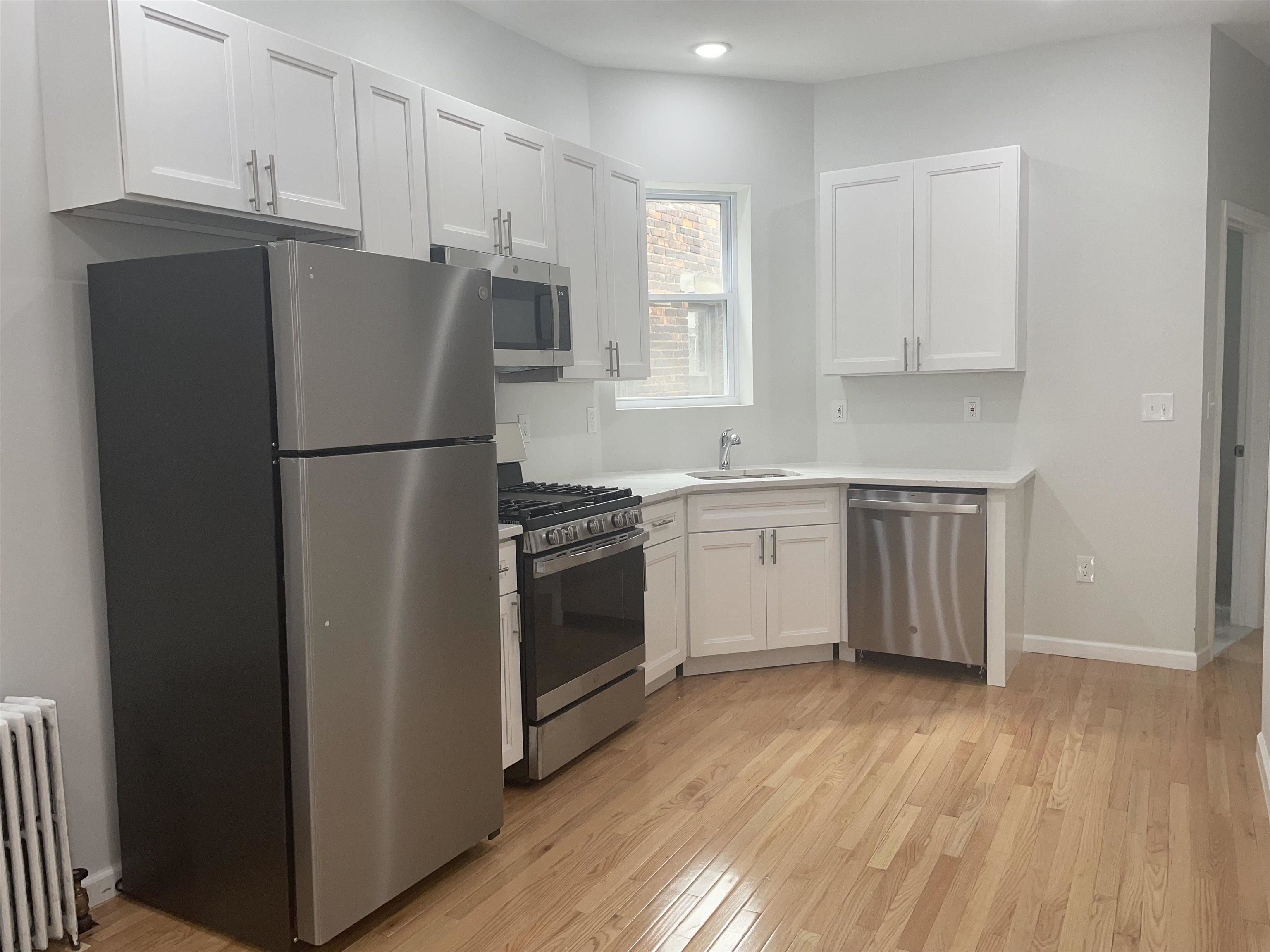 1619 PALISADE AVE Unit: 4L