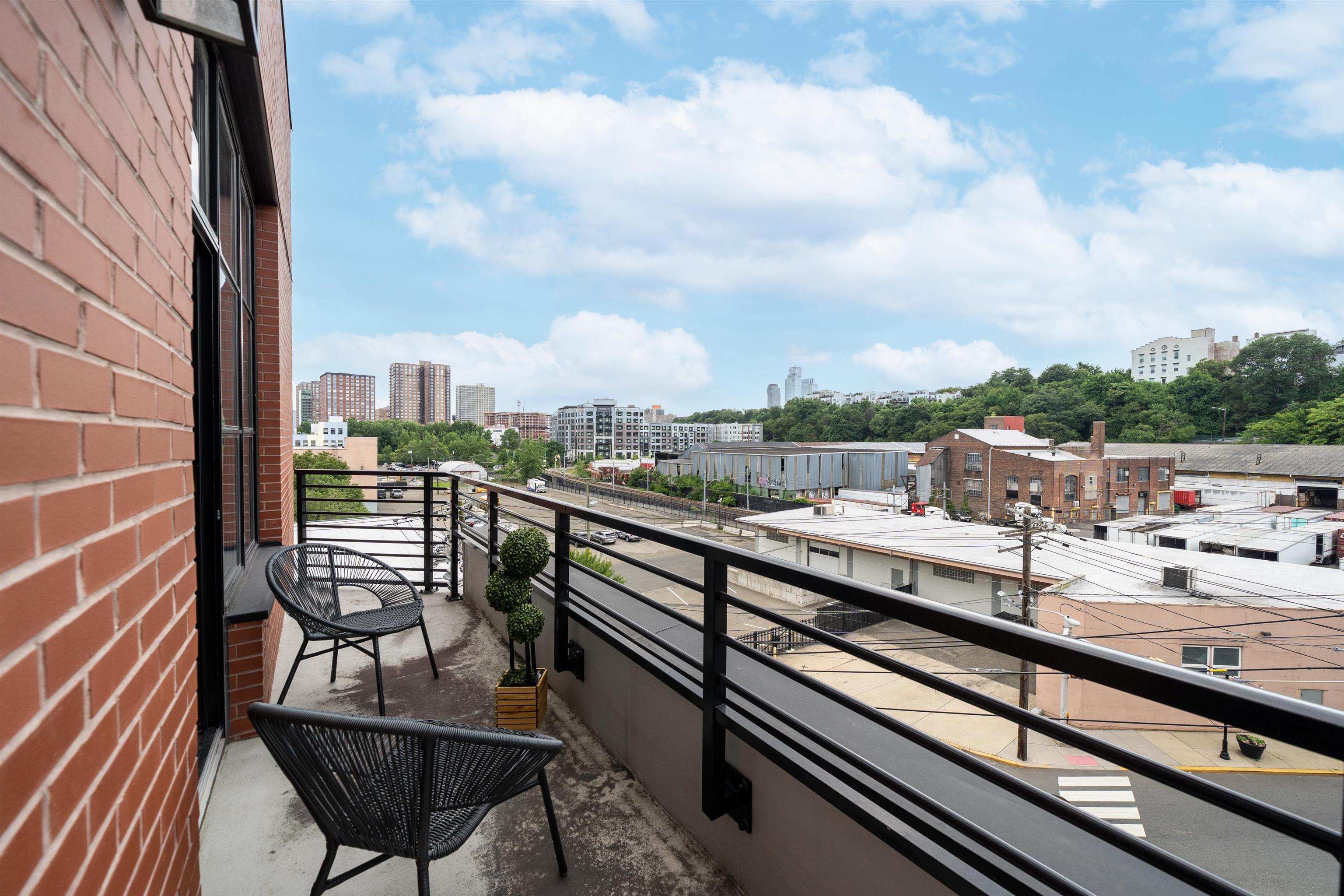 711 1ST ST Unit: 501
