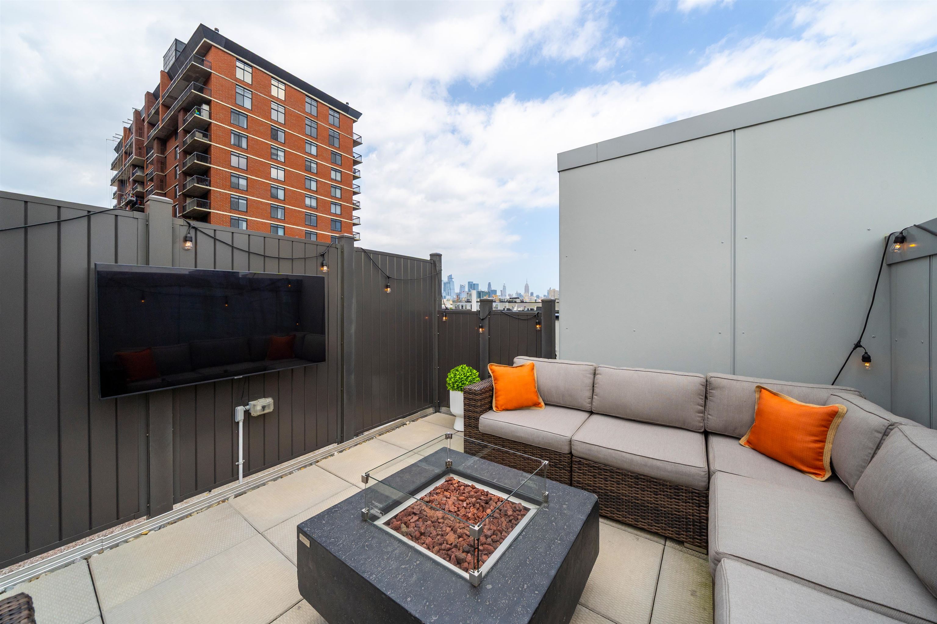 711 1ST ST Unit: 501