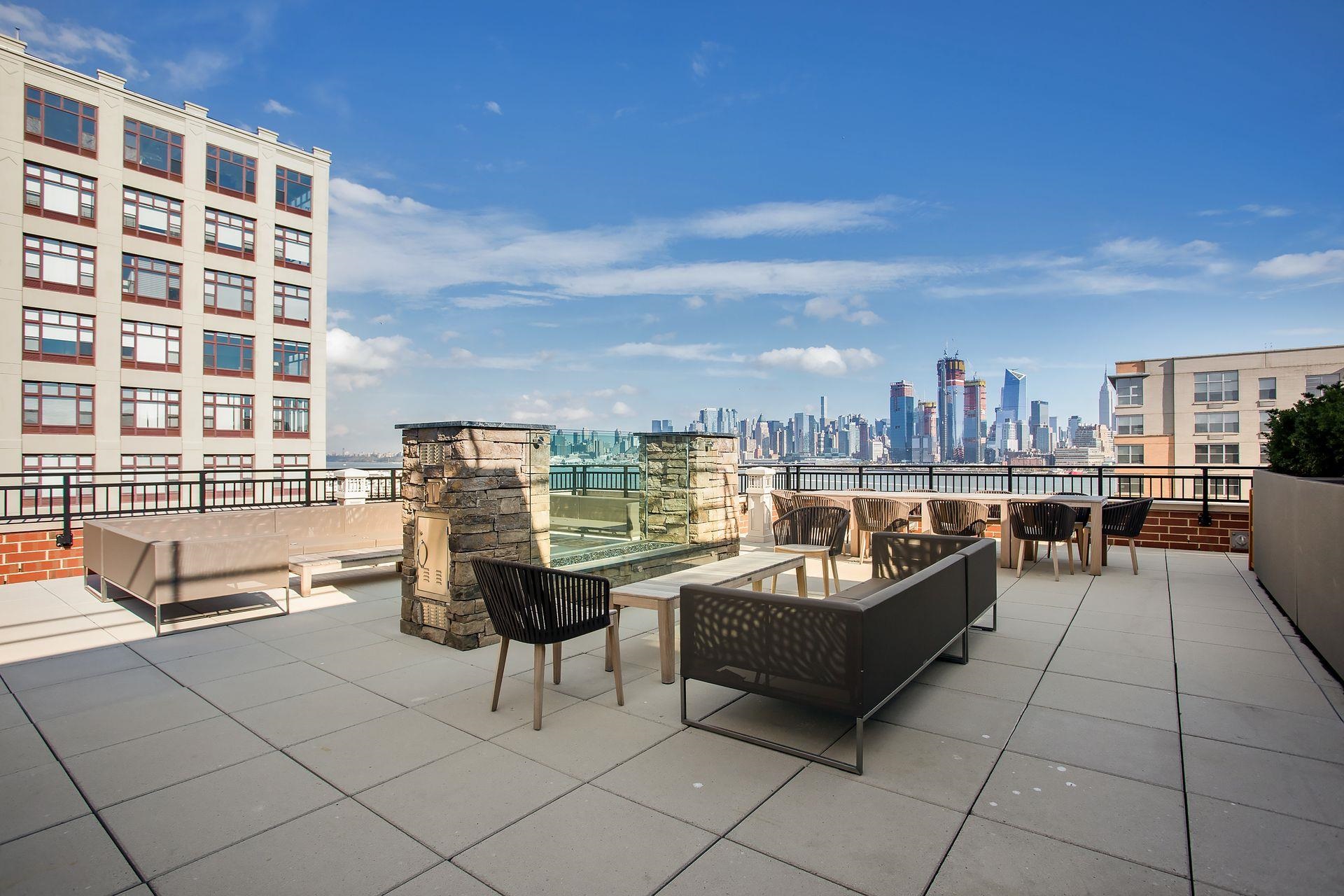 1400 HUDSON ST Unit: 828