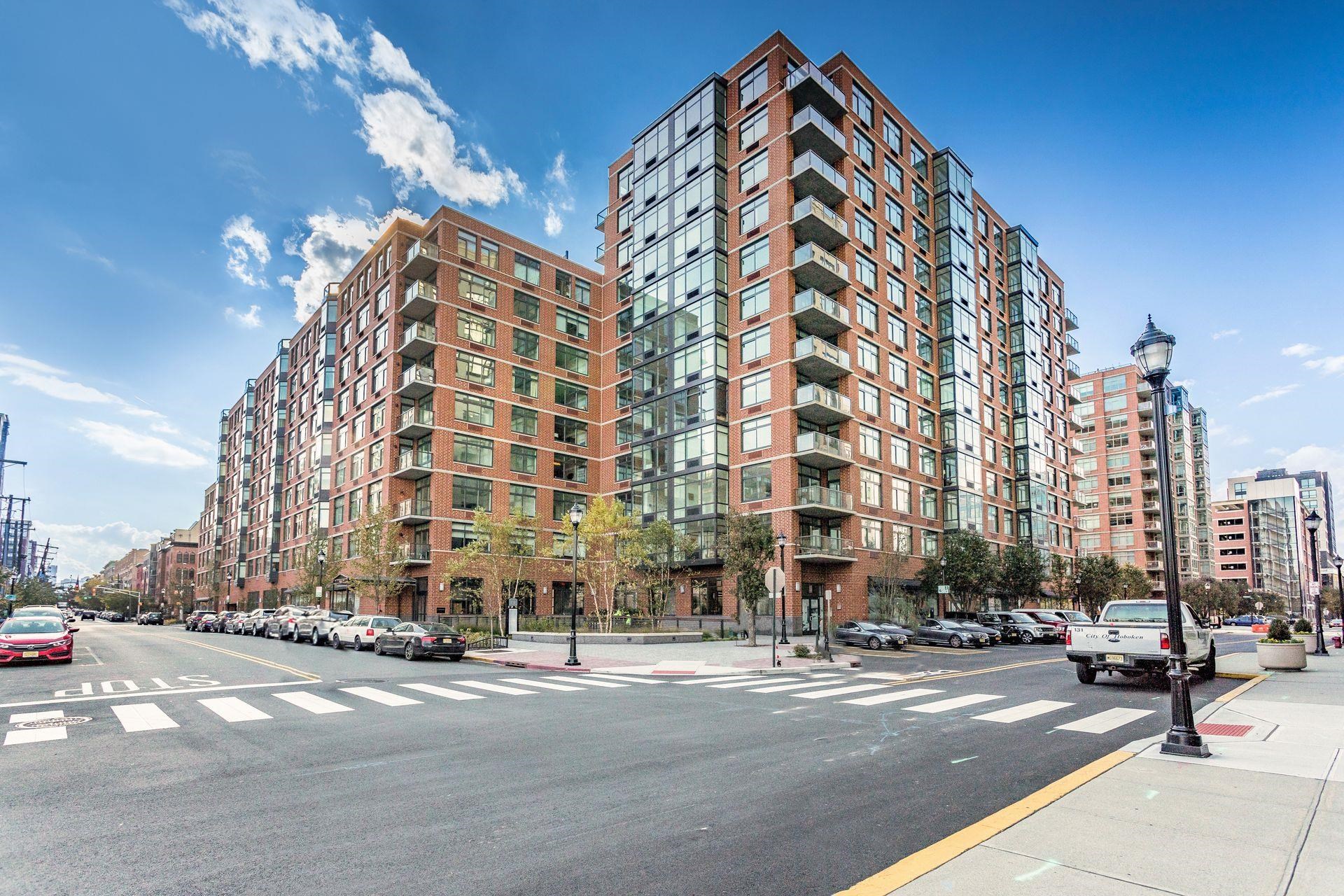 1400 HUDSON ST Unit: 828