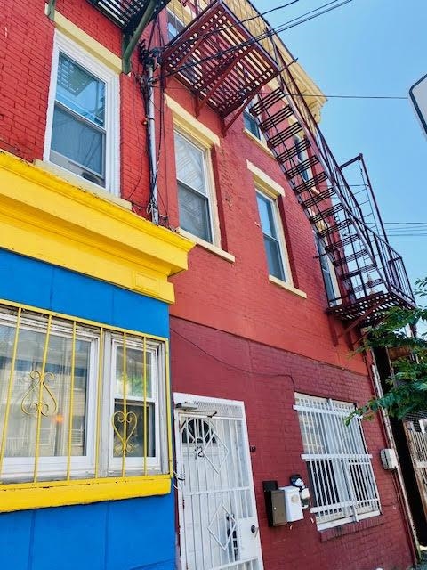 721 GRAND ST