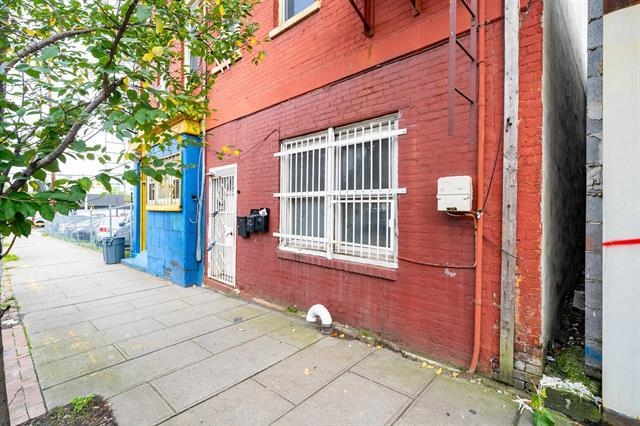 721 GRAND ST