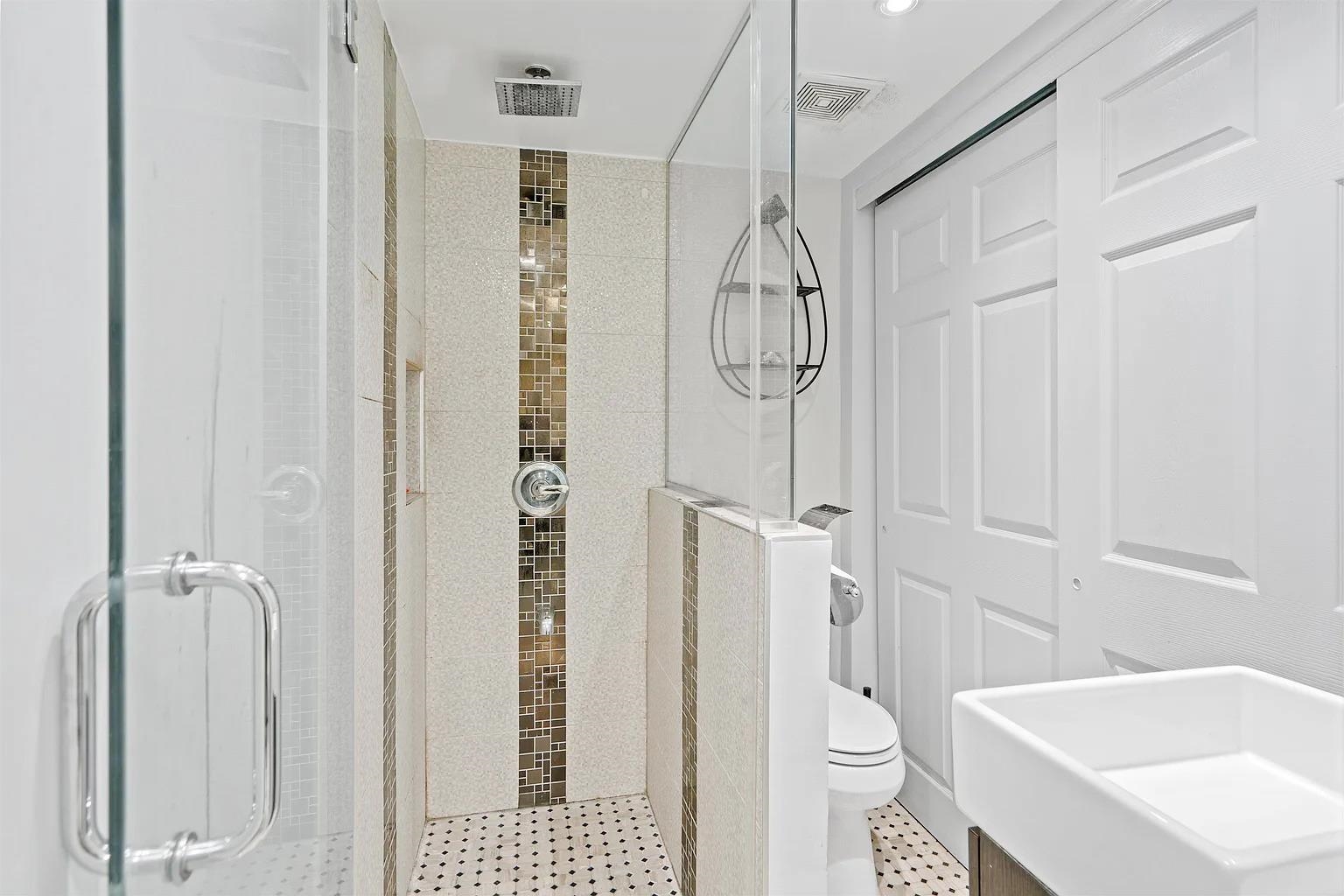 379 KINGSTON CT Unit: 379