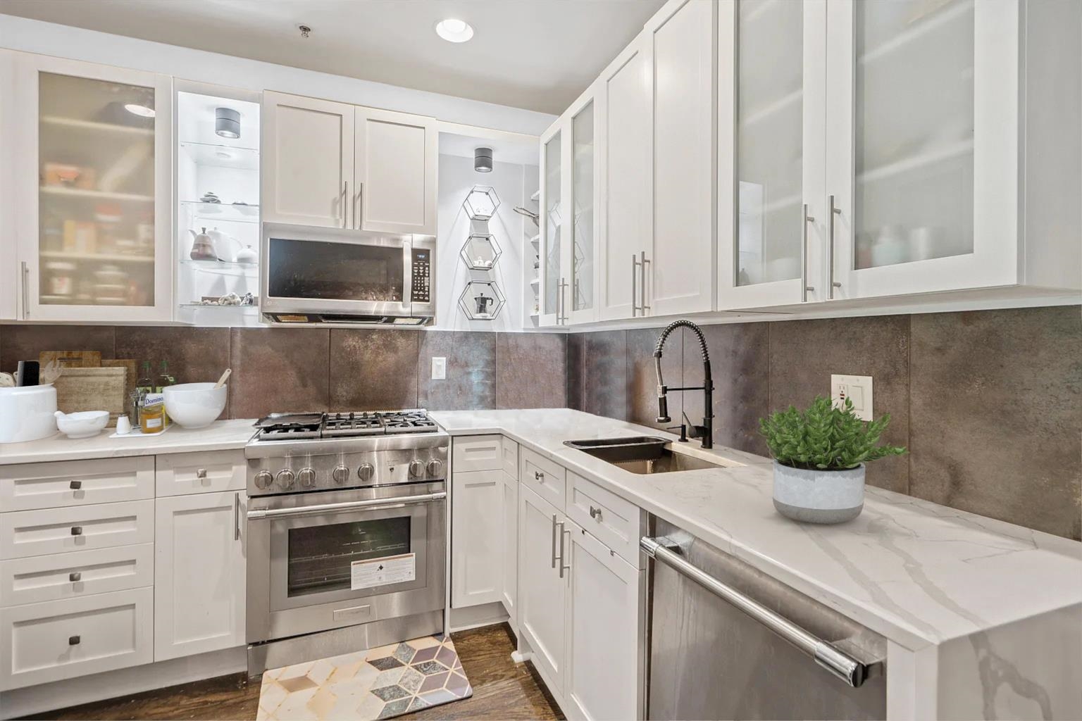 379 KINGSTON CT Unit: 379