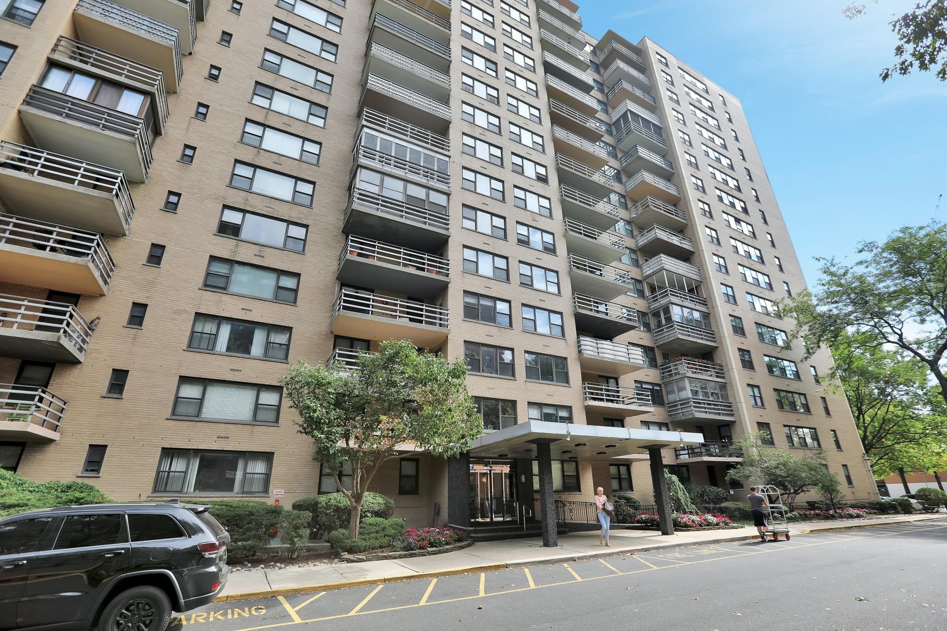 201 ST PAULS AVE Unit: 3L