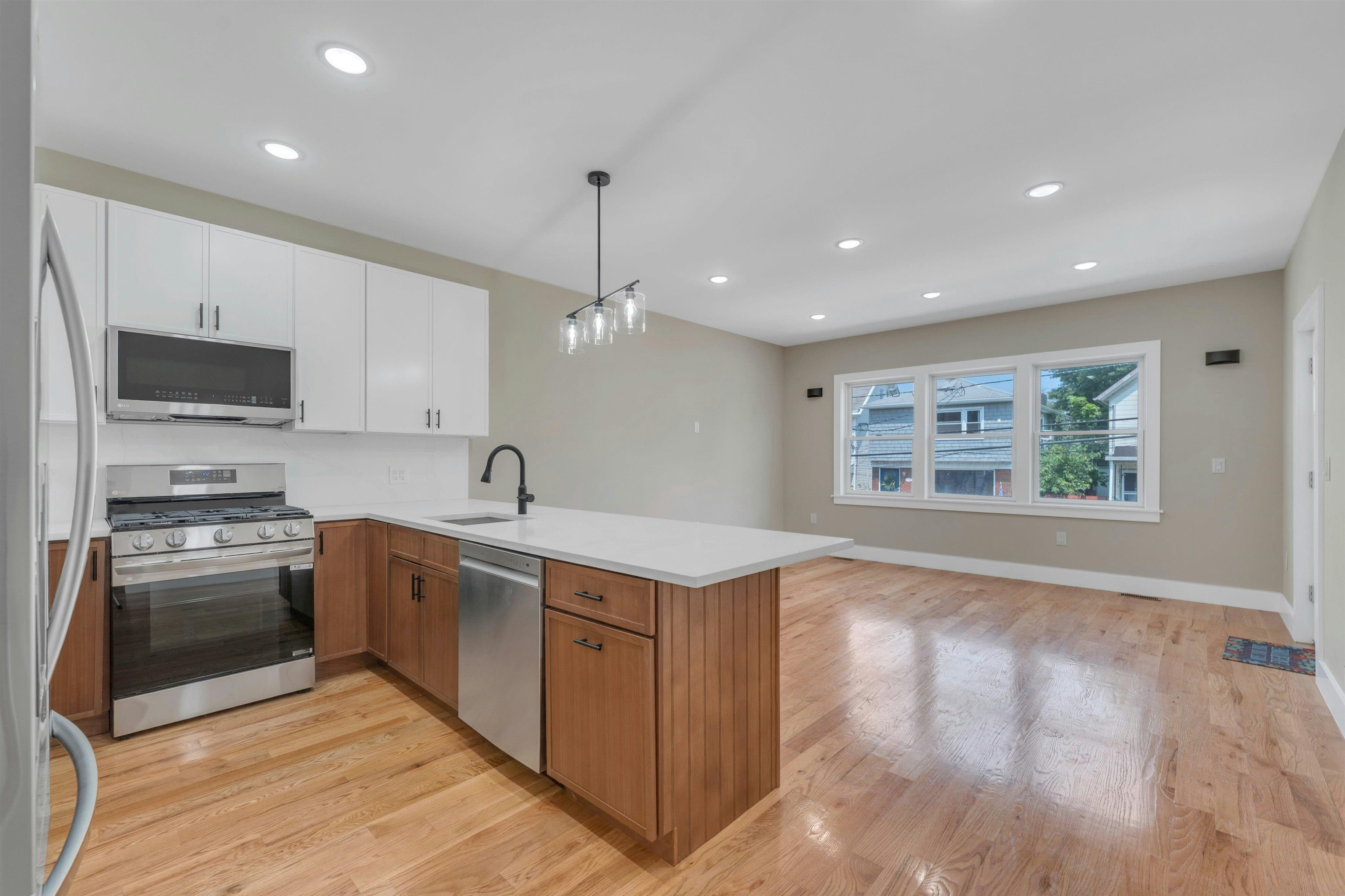 275 PEARSALL AVE Unit: 2
