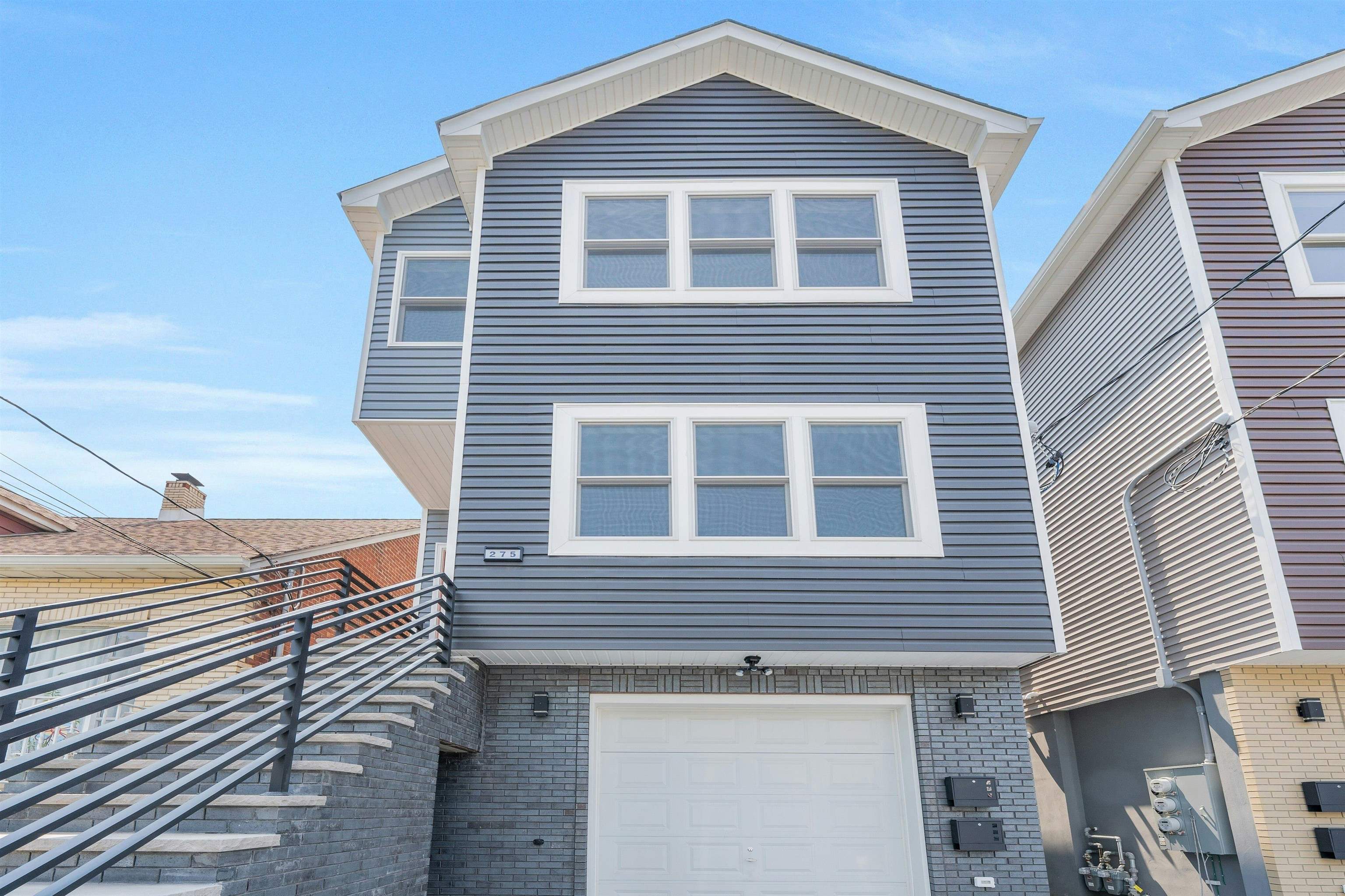 275 PEARSALL AVE Unit: 1
