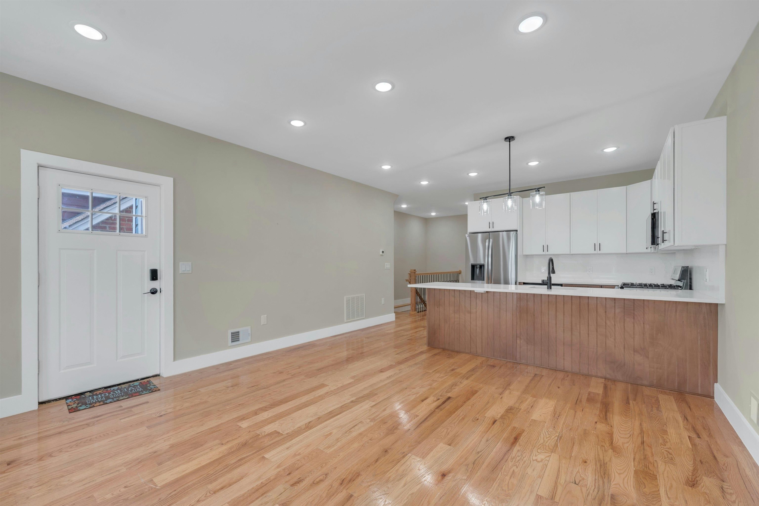 275 PEARSALL AVE Unit: 1