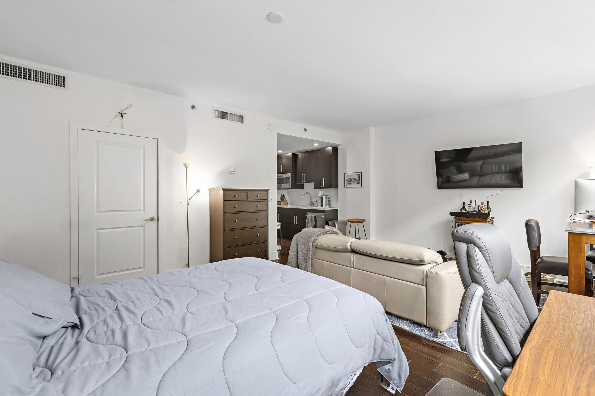 1100 MAXWELL LANE Unit: 227