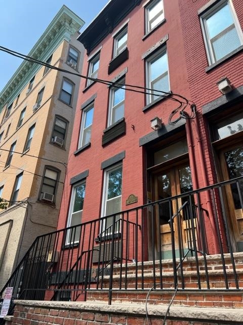 310 9TH ST Unit: D