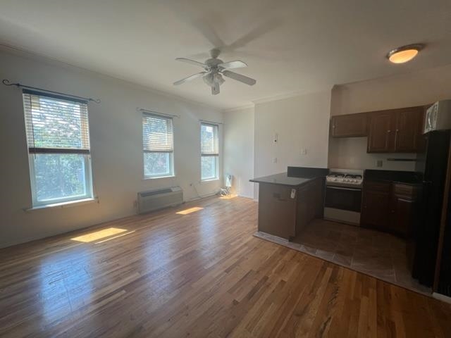 310 9TH ST Unit: D