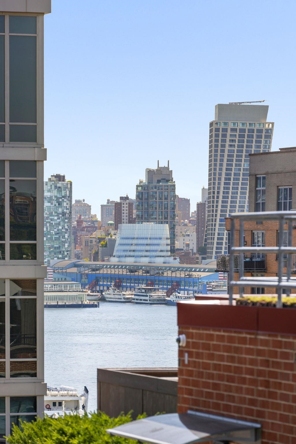 1400 HUDSON ST Unit: 1103
