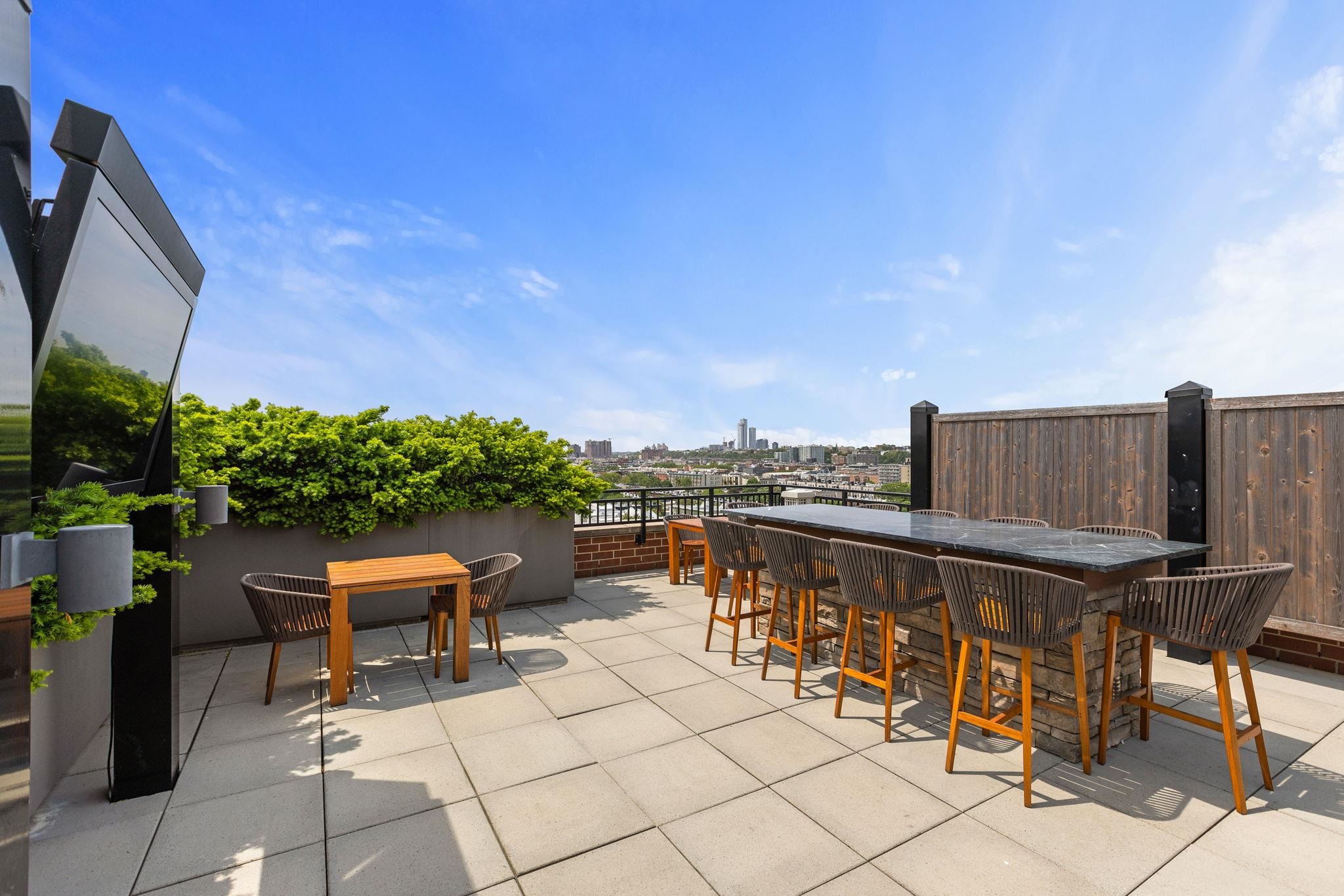 1400 HUDSON ST Unit: 1103