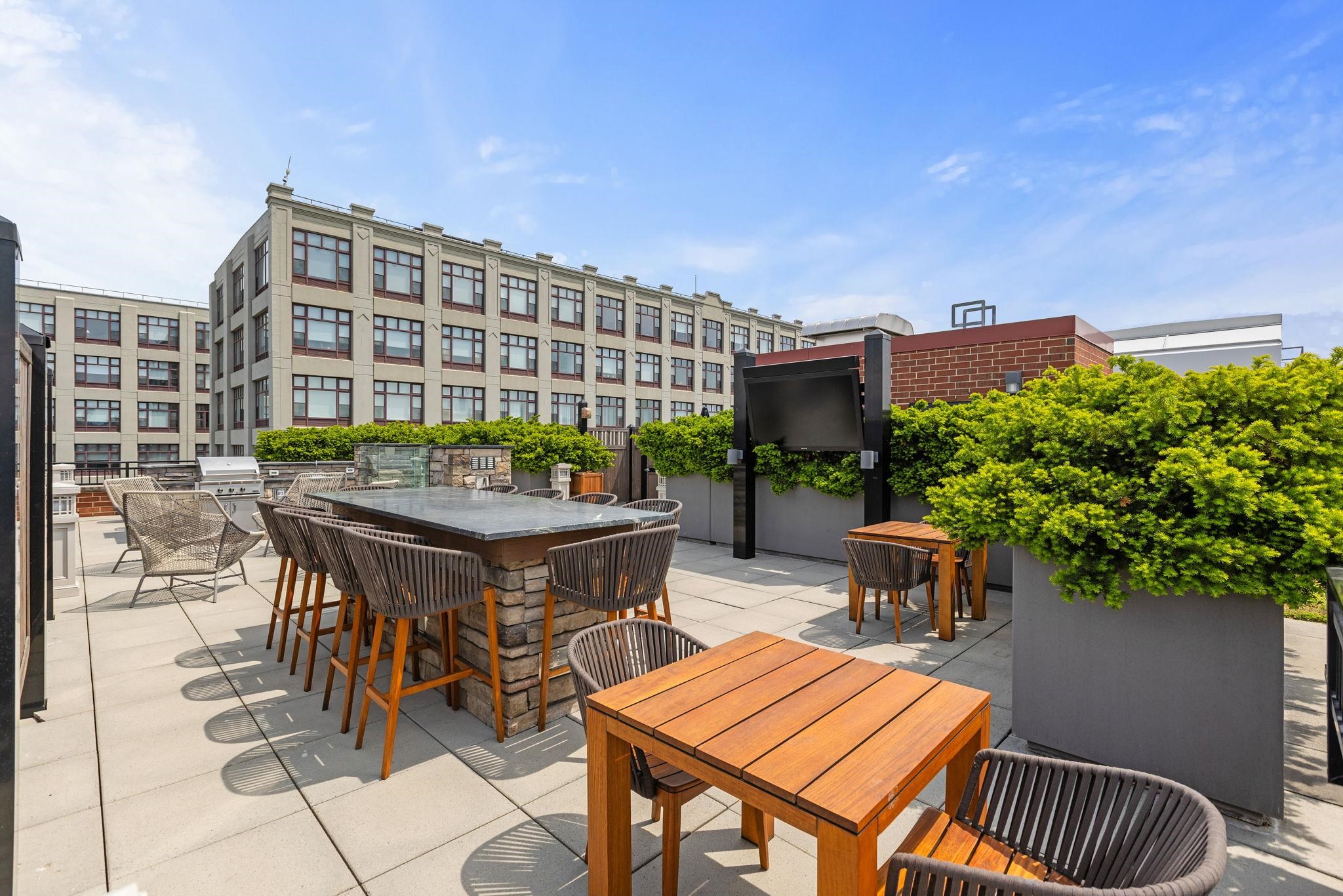 1400 HUDSON ST Unit: 1103