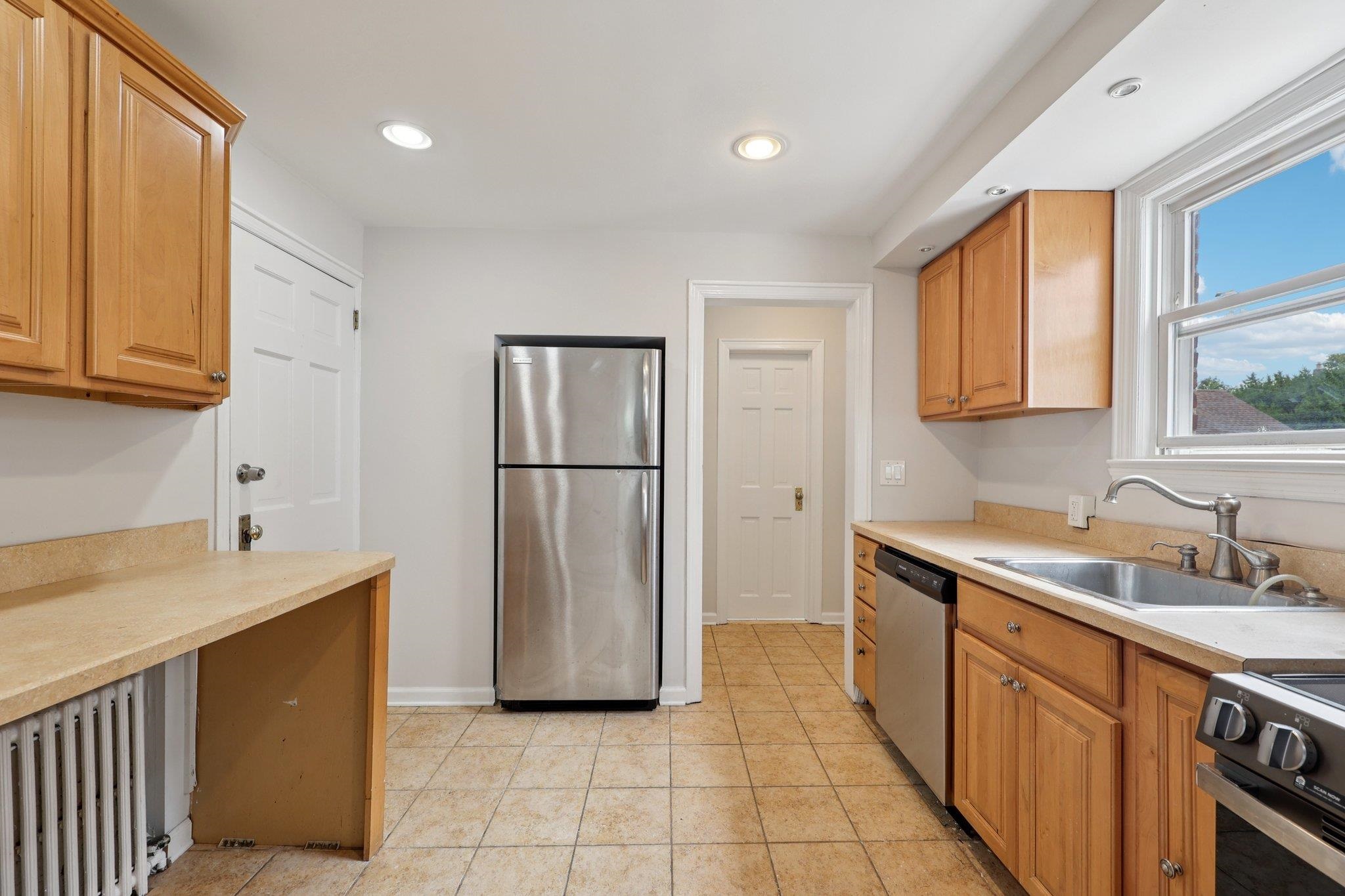 31 THIEM AVE