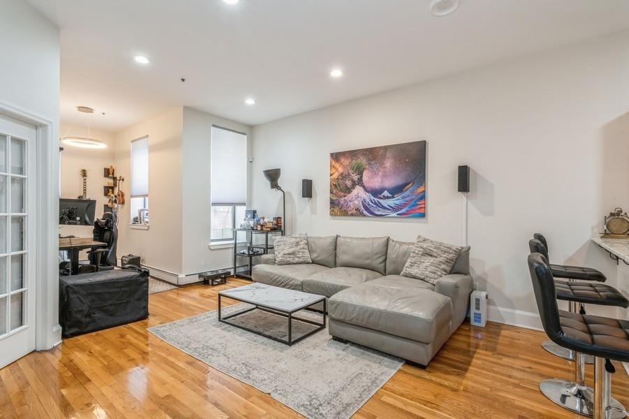 1115 WILLOW AVE Unit: 107