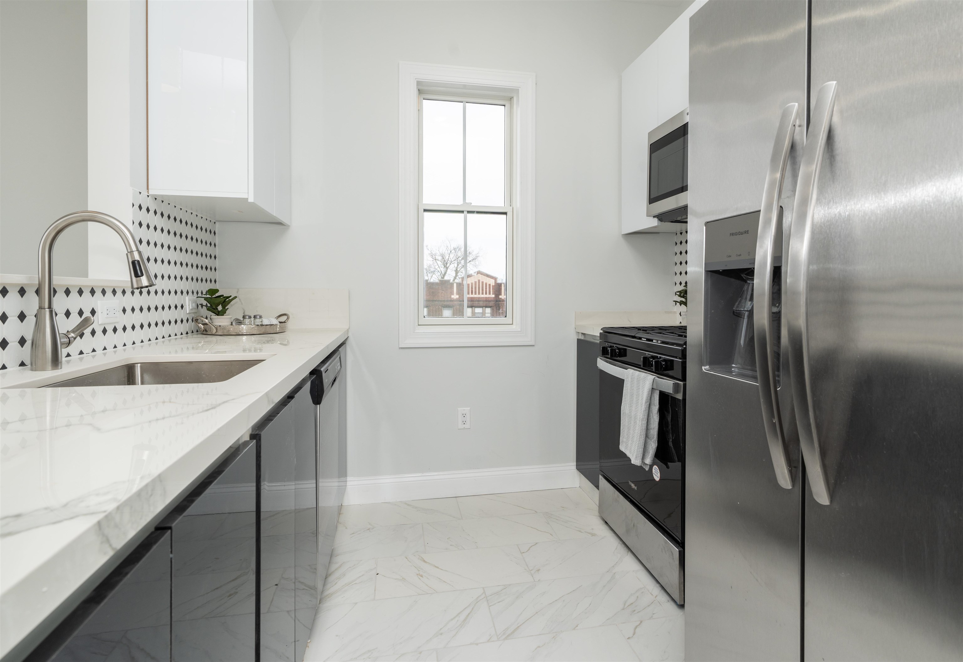 144 BERGEN AVE Unit: 3B