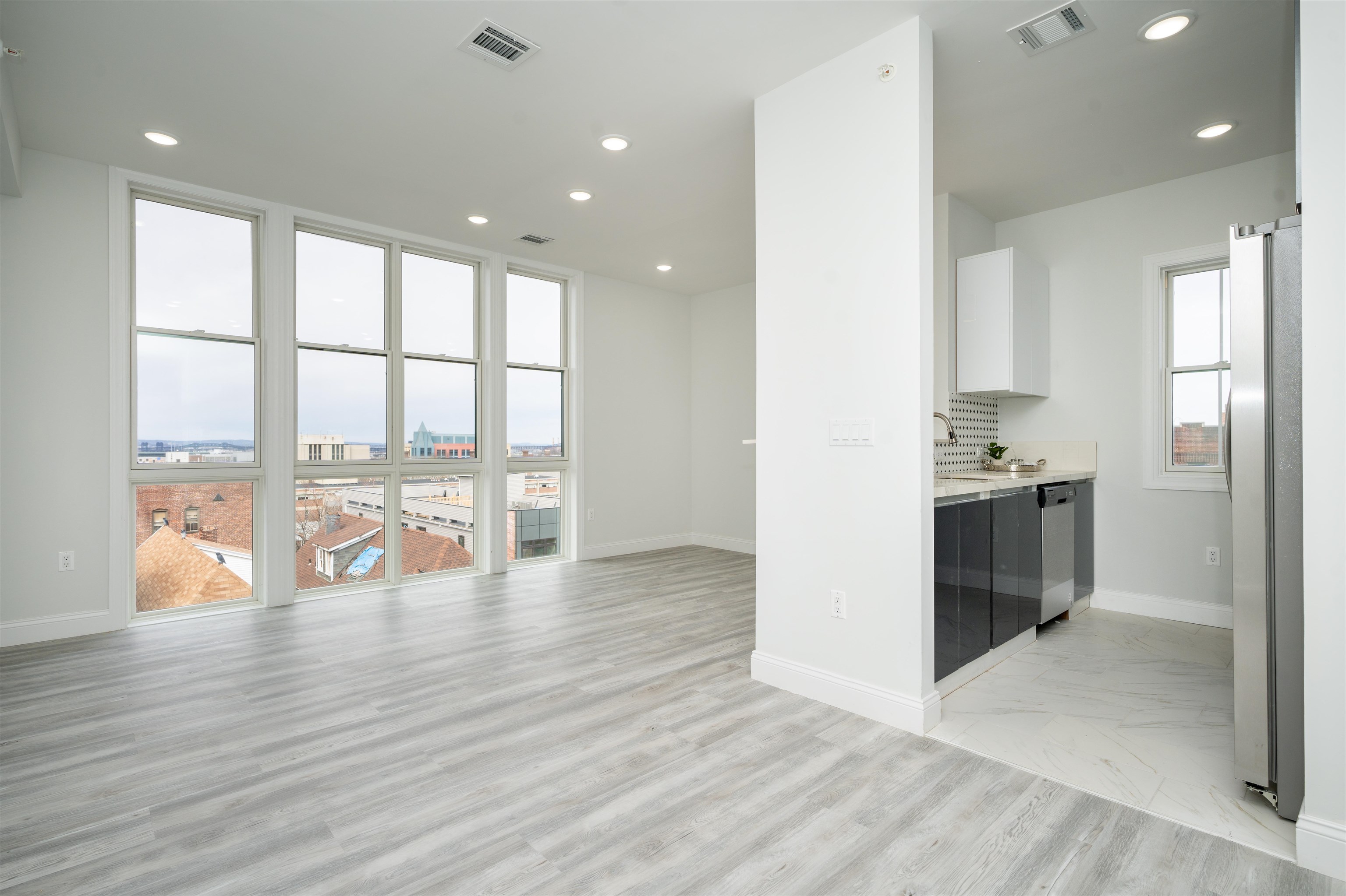 144 BERGEN AVE Unit: 3B