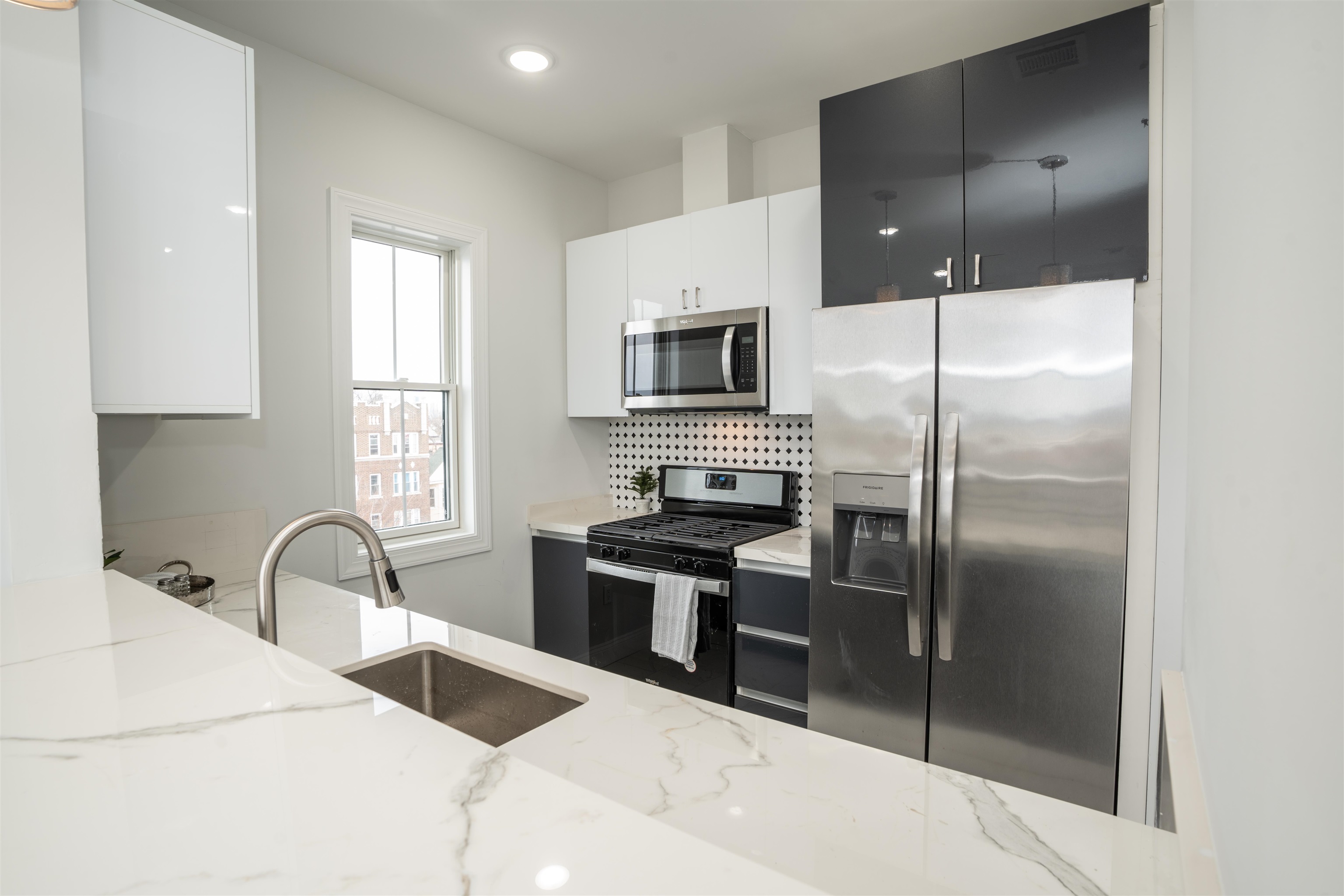 144 BERGEN AVE Unit: 3B