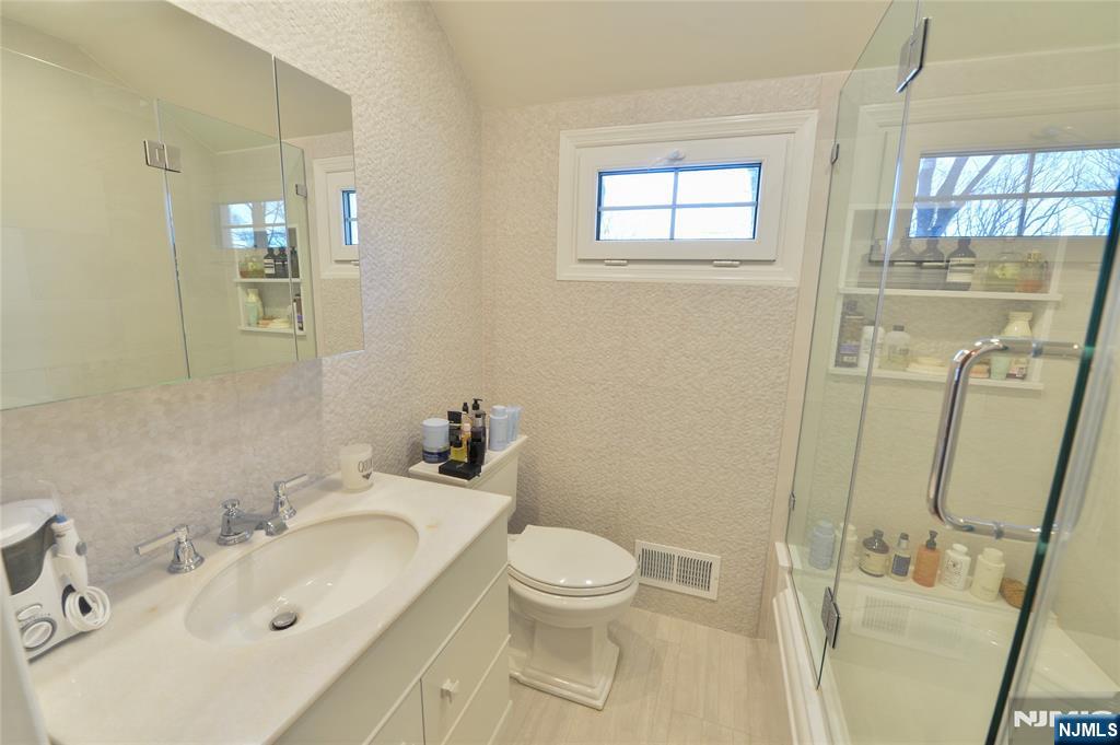 11 Chestnut Ridge Road
