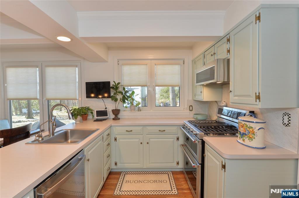 11 Chestnut Ridge Road