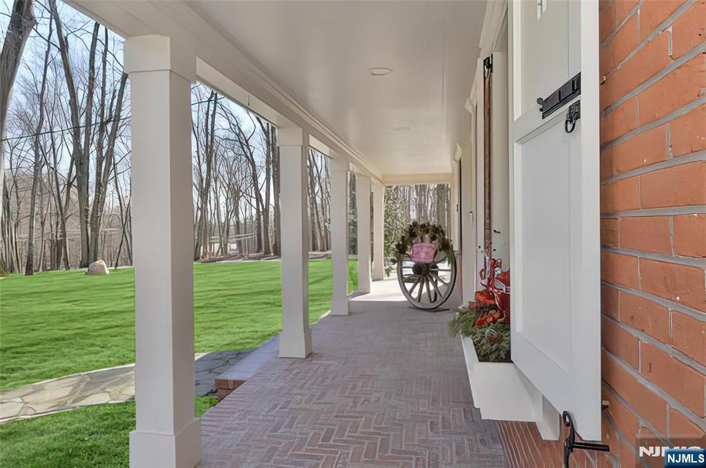 11 Chestnut Ridge Road