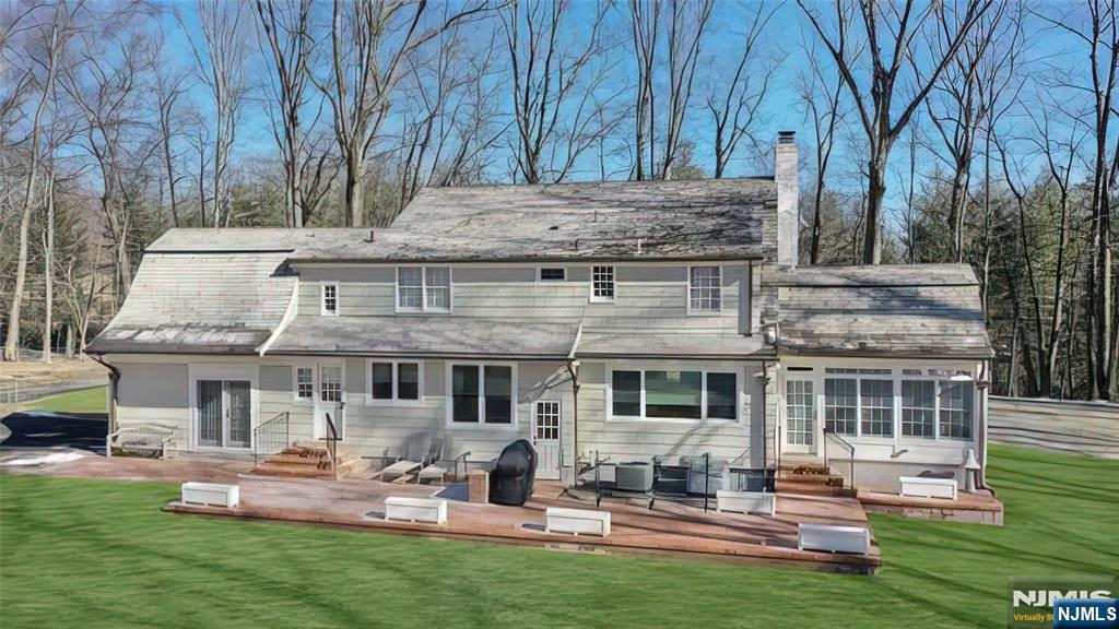 11 Chestnut Ridge Road