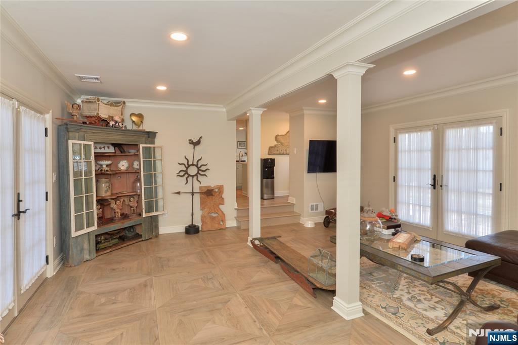 11 Chestnut Ridge Road