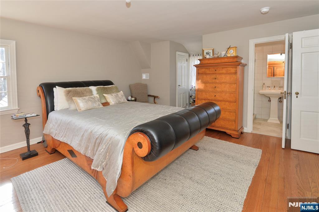 11 Chestnut Ridge Road